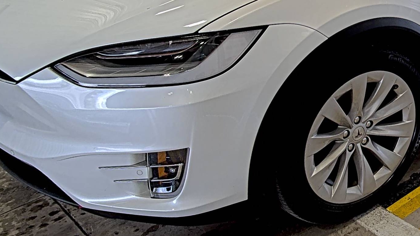 TESLA MODEL X - 8