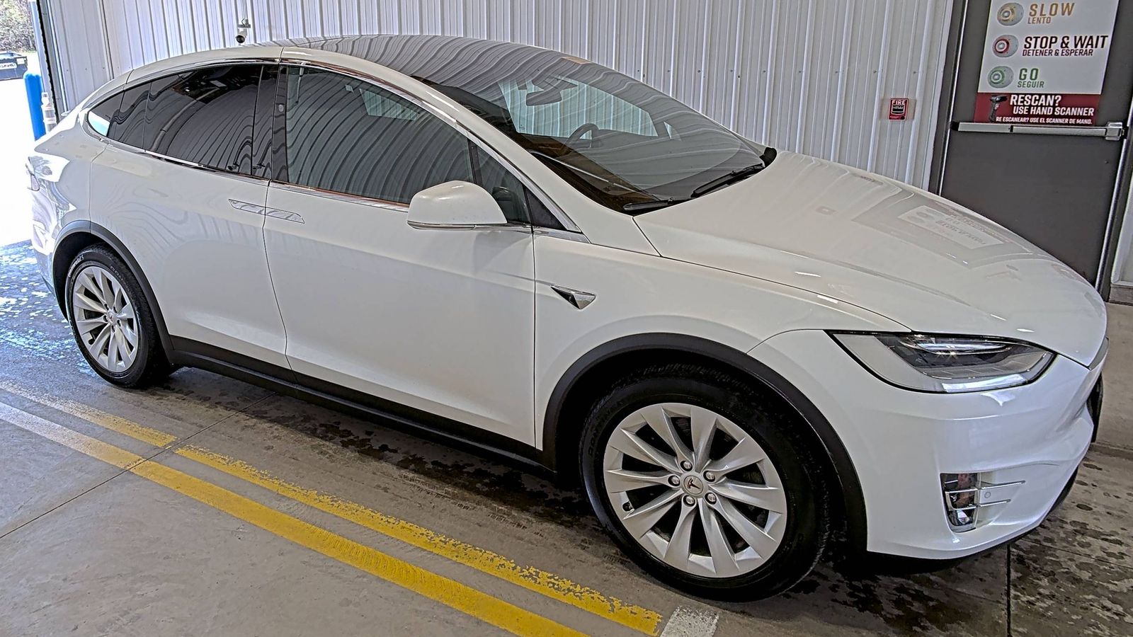 TESLA MODEL X - 4