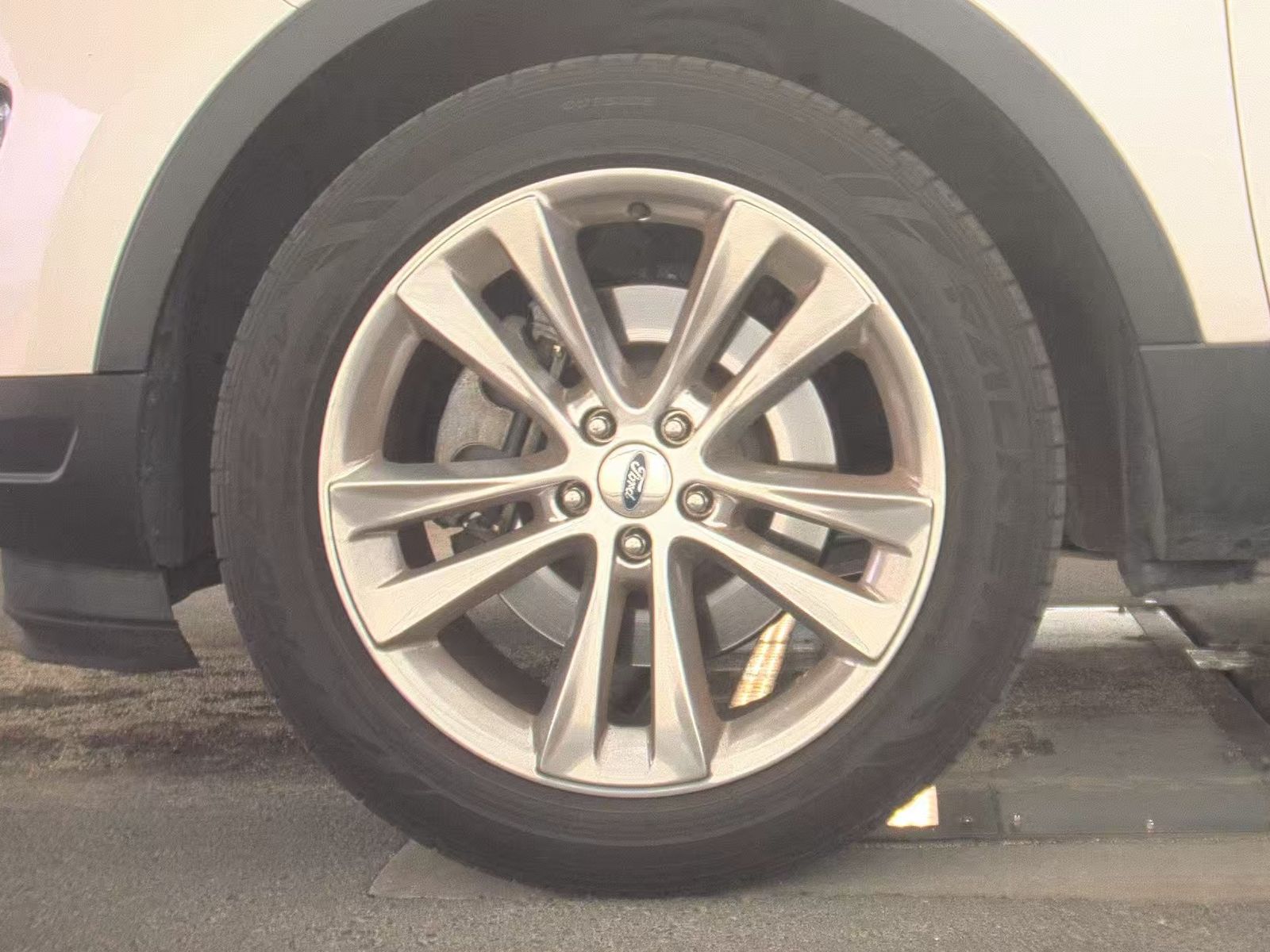 FORD EXPLORER - 10