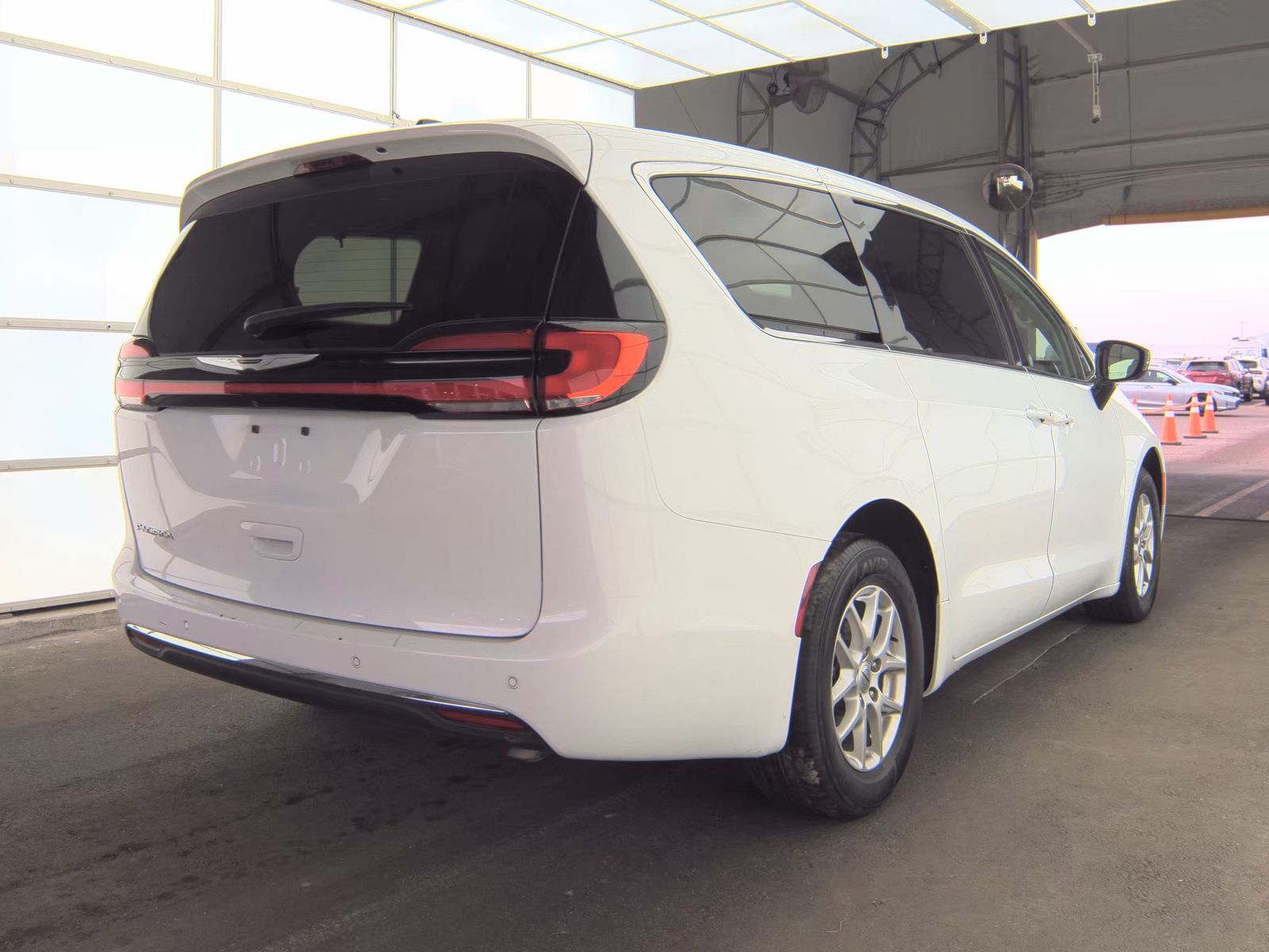 CHRYSLER PACIFICA - 6