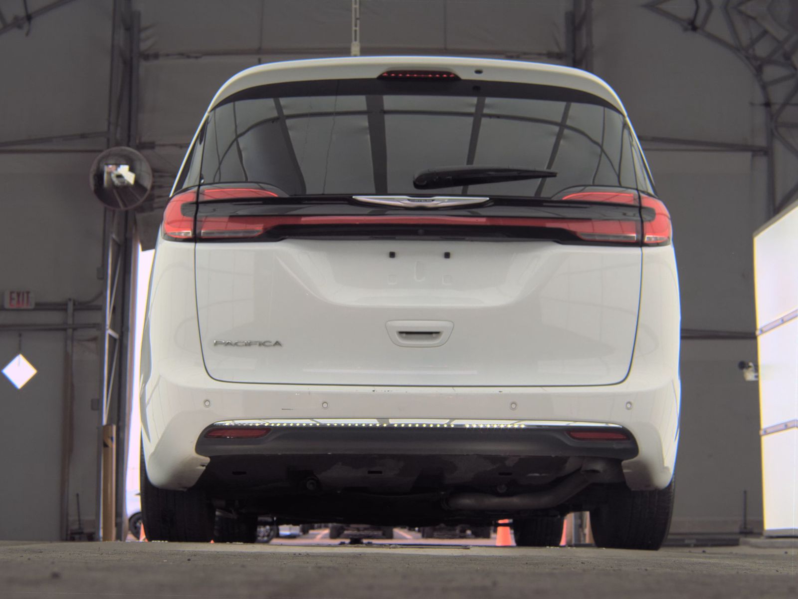CHRYSLER PACIFICA - 8