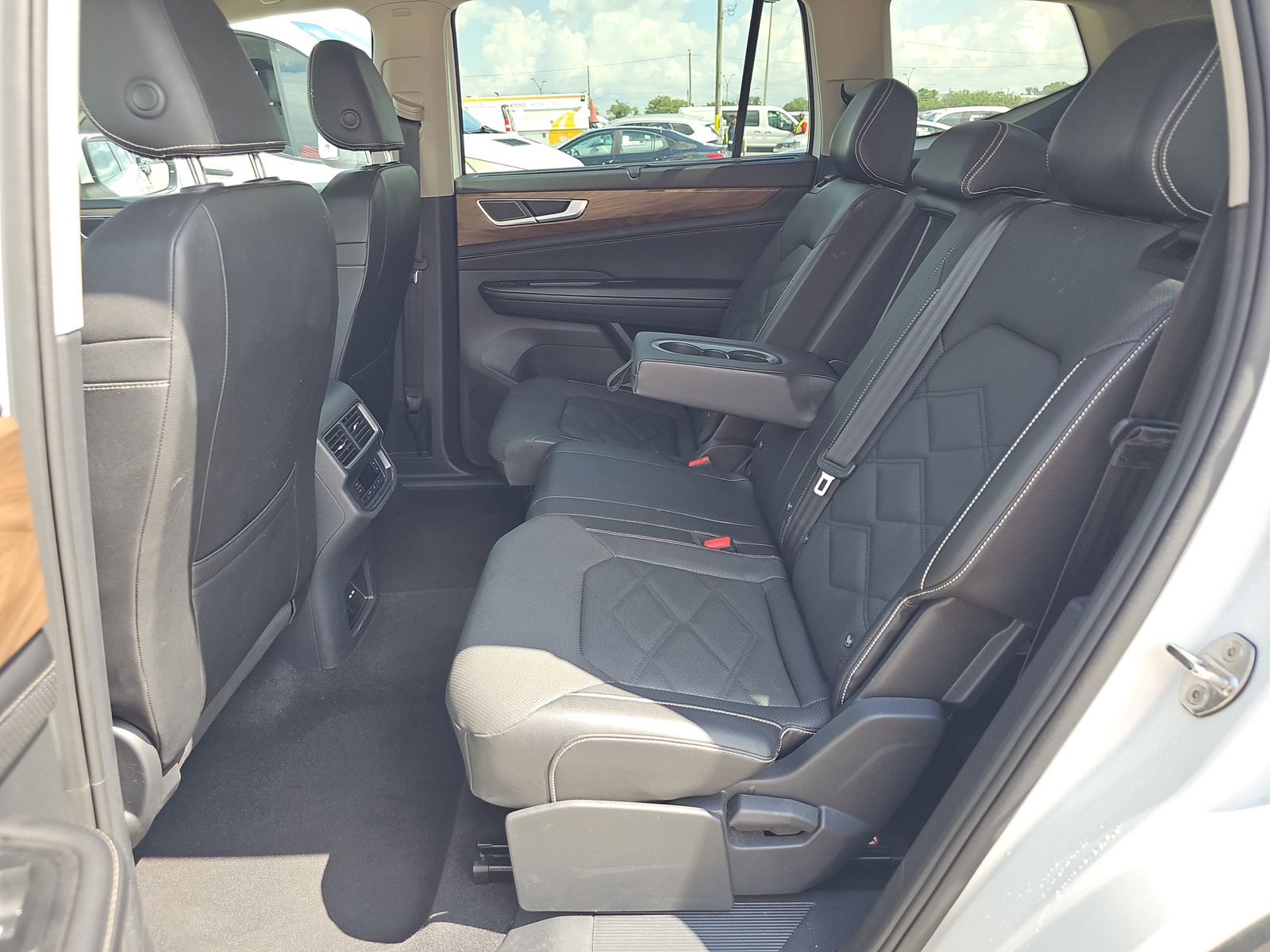 2025 Volkswagen Atlas 2.0T SE FWD