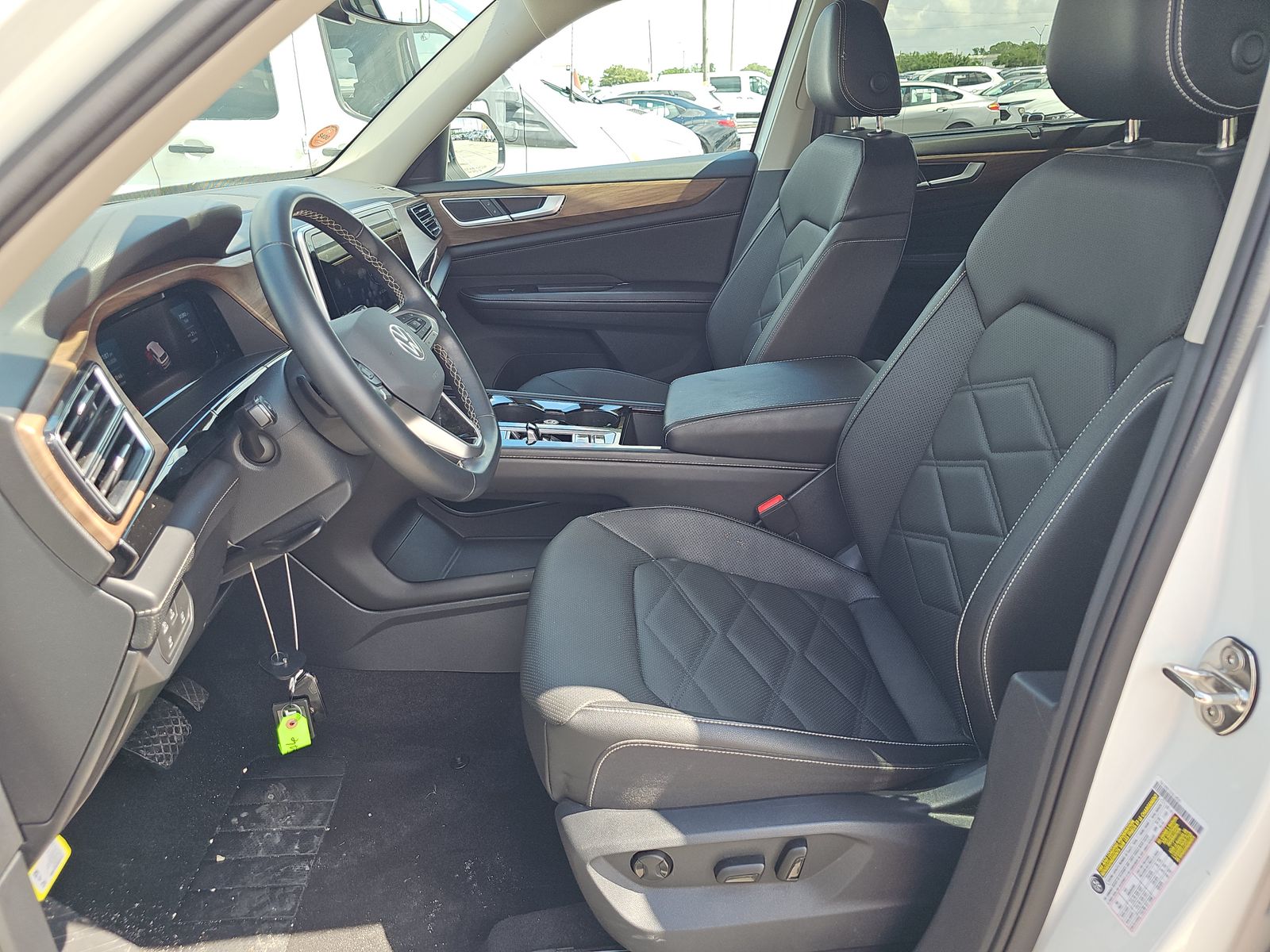 2025 Volkswagen Atlas 2.0T SE FWD