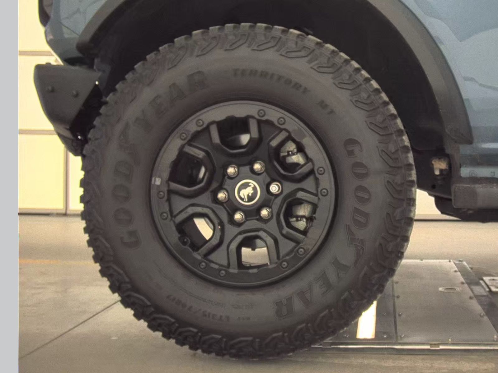 FORD BRONCO - 10