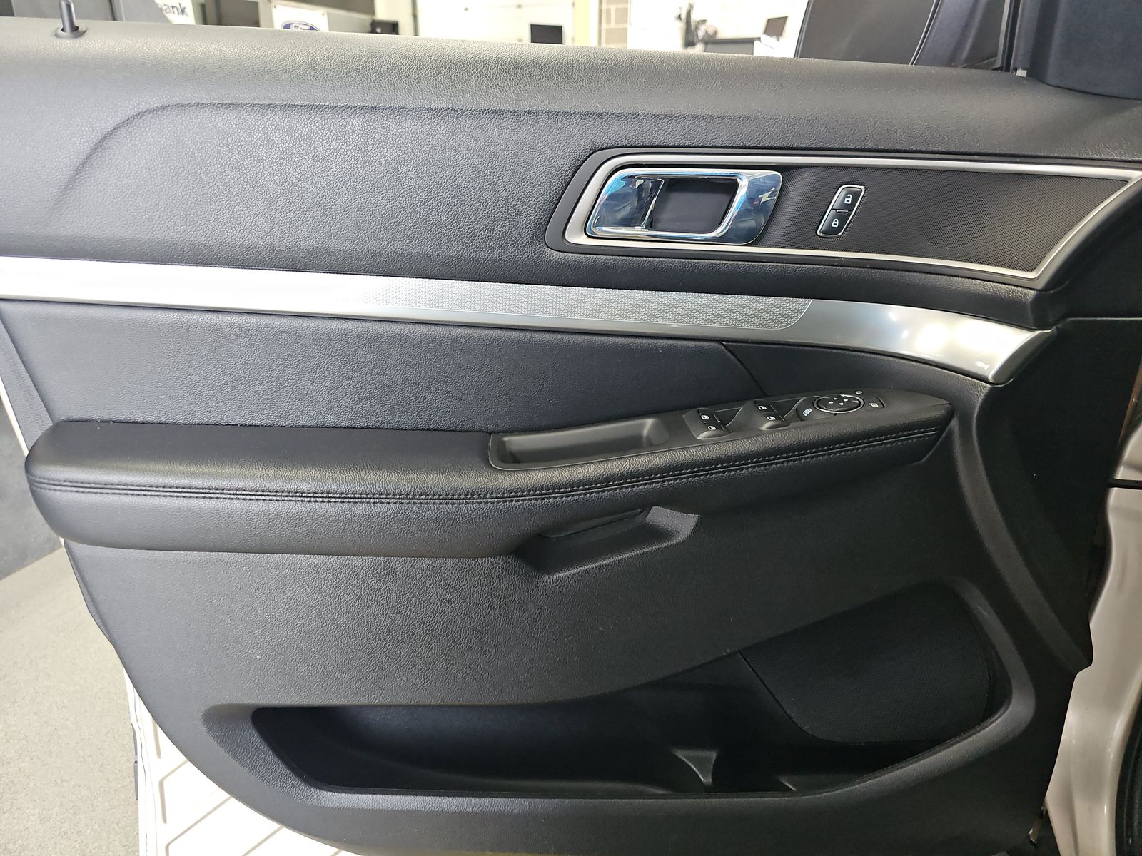 FORD EXPLORER - 10