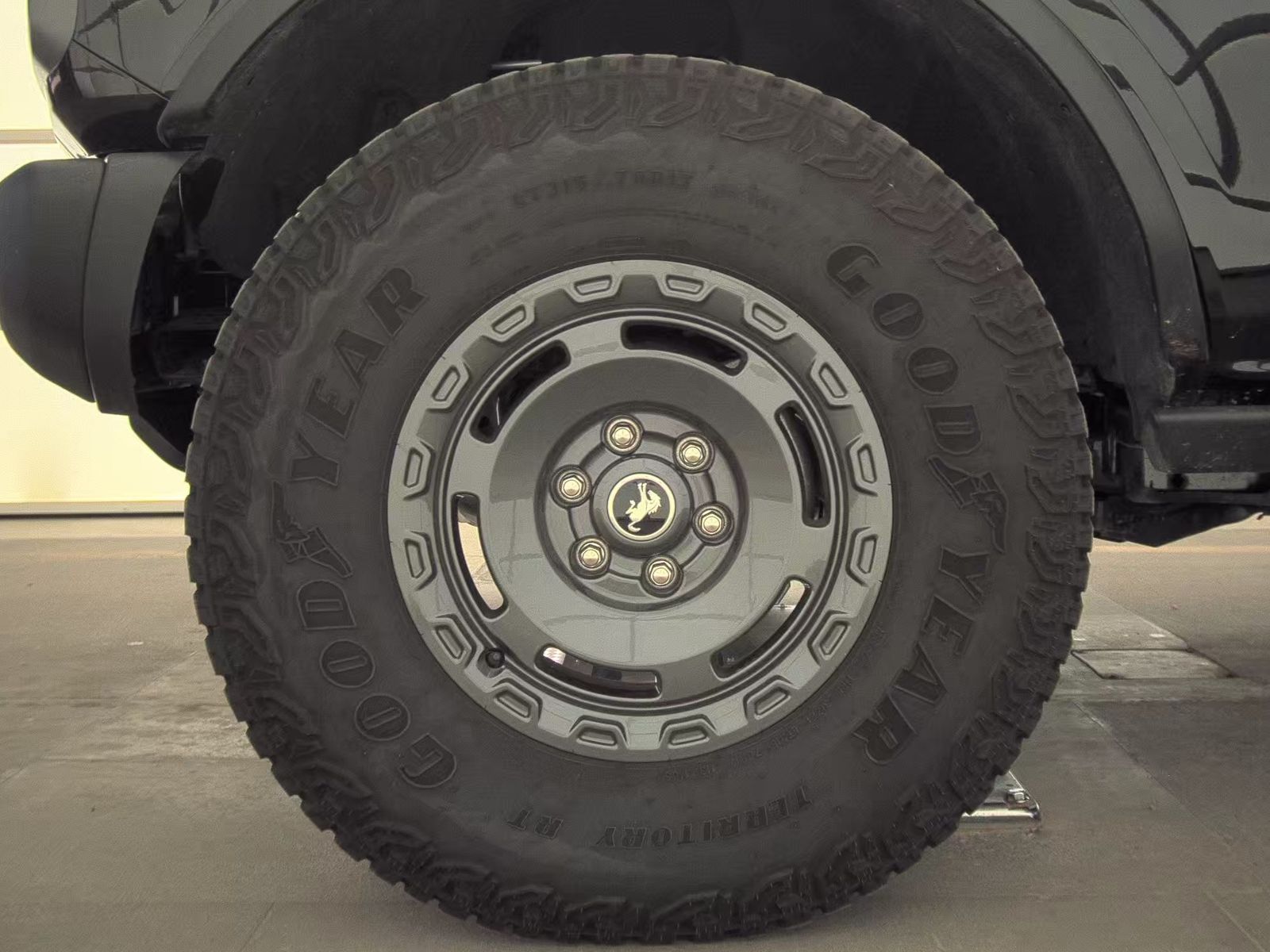 FORD BRONCO - 10