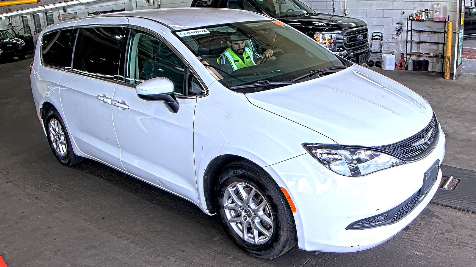 CHRYSLER VOYAGER - 4