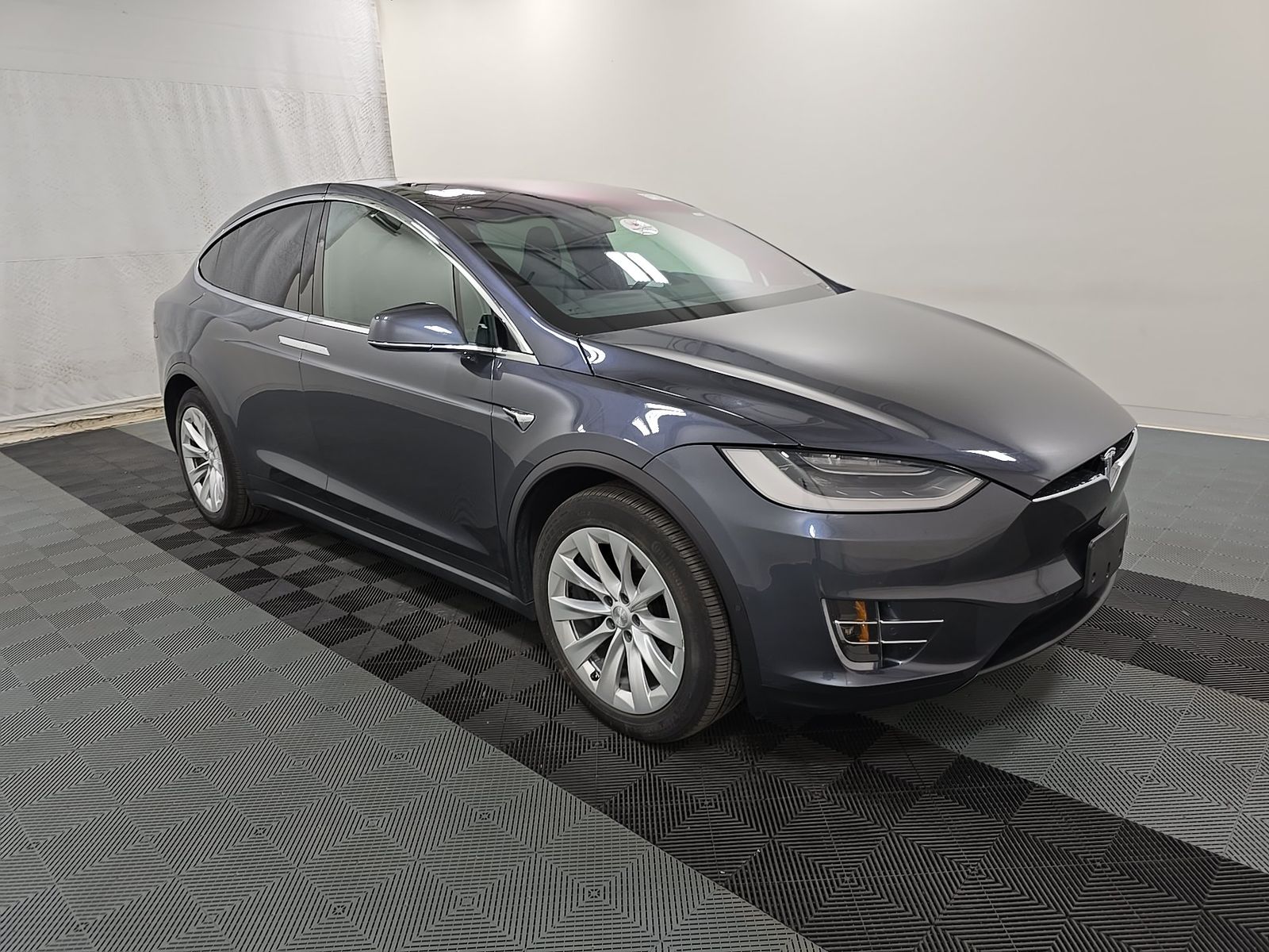 TESLA MODEL X - 4