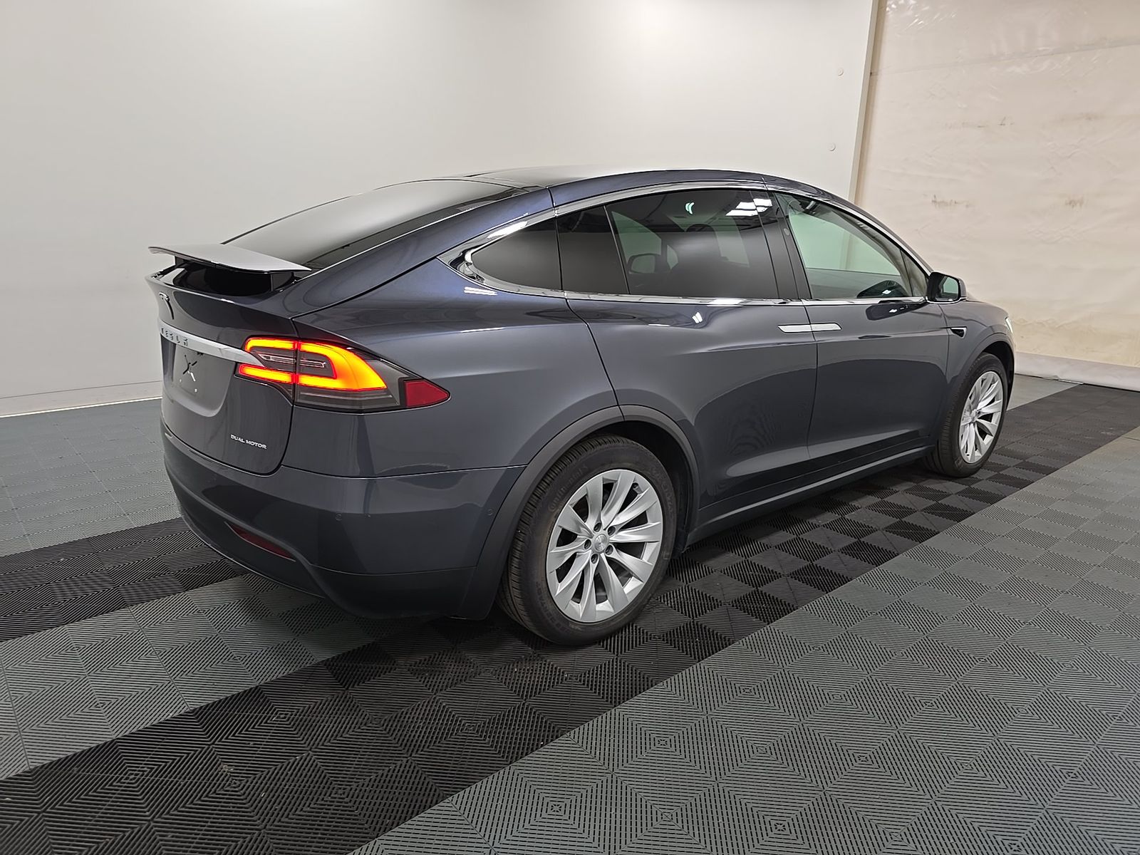 TESLA MODEL X - 5