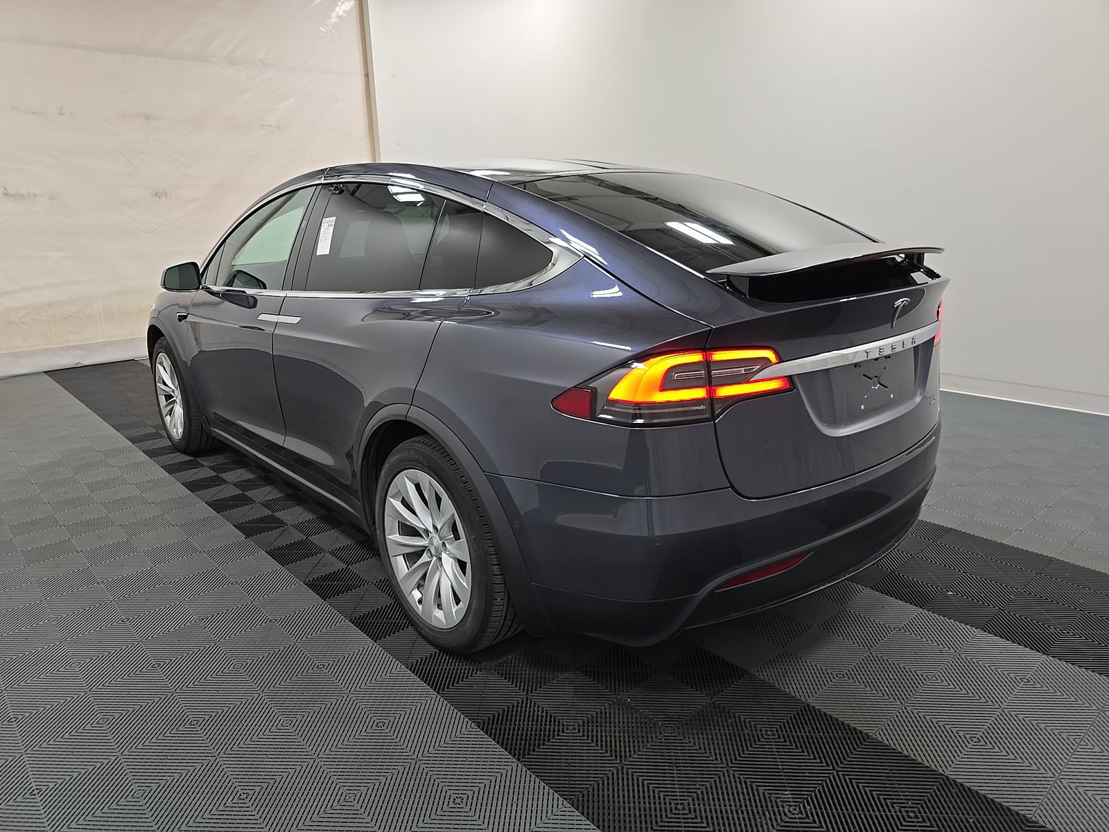 TESLA MODEL X - 7