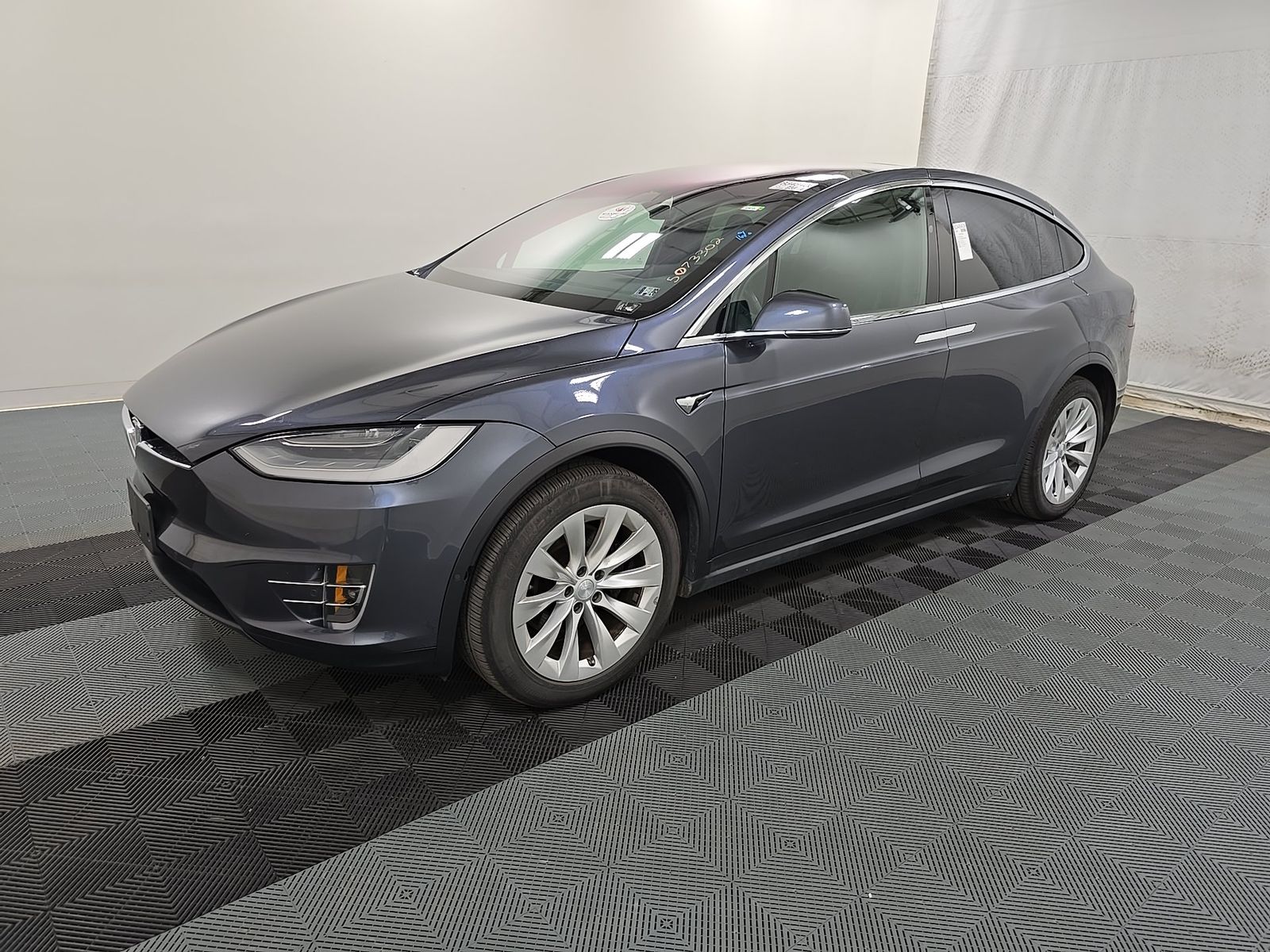 TESLA MODEL X - 1
