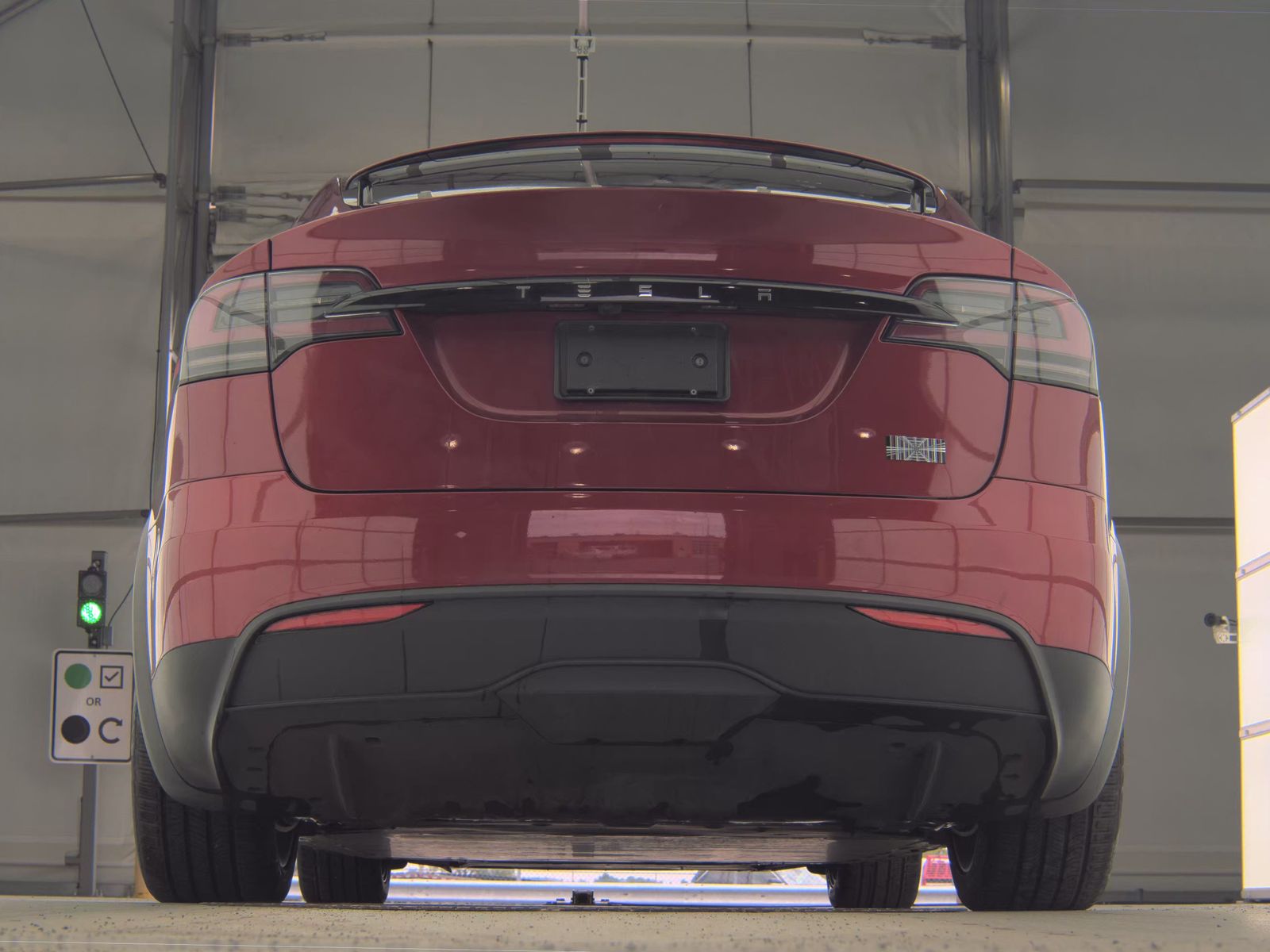 TESLA MODEL X - 8
