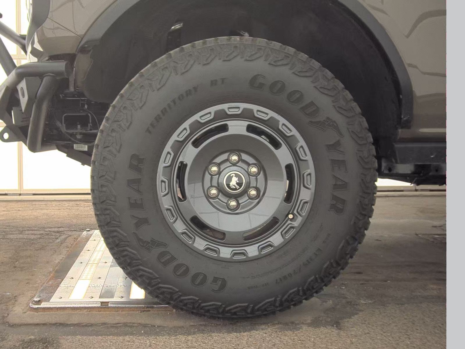 FORD BRONCO - 10
