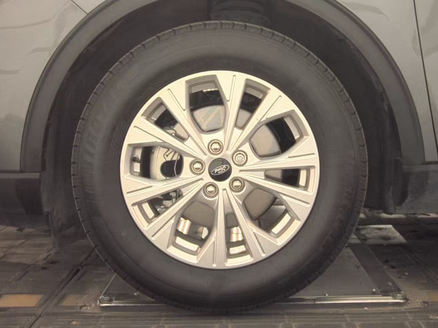 FORD ESCAPE - 10
