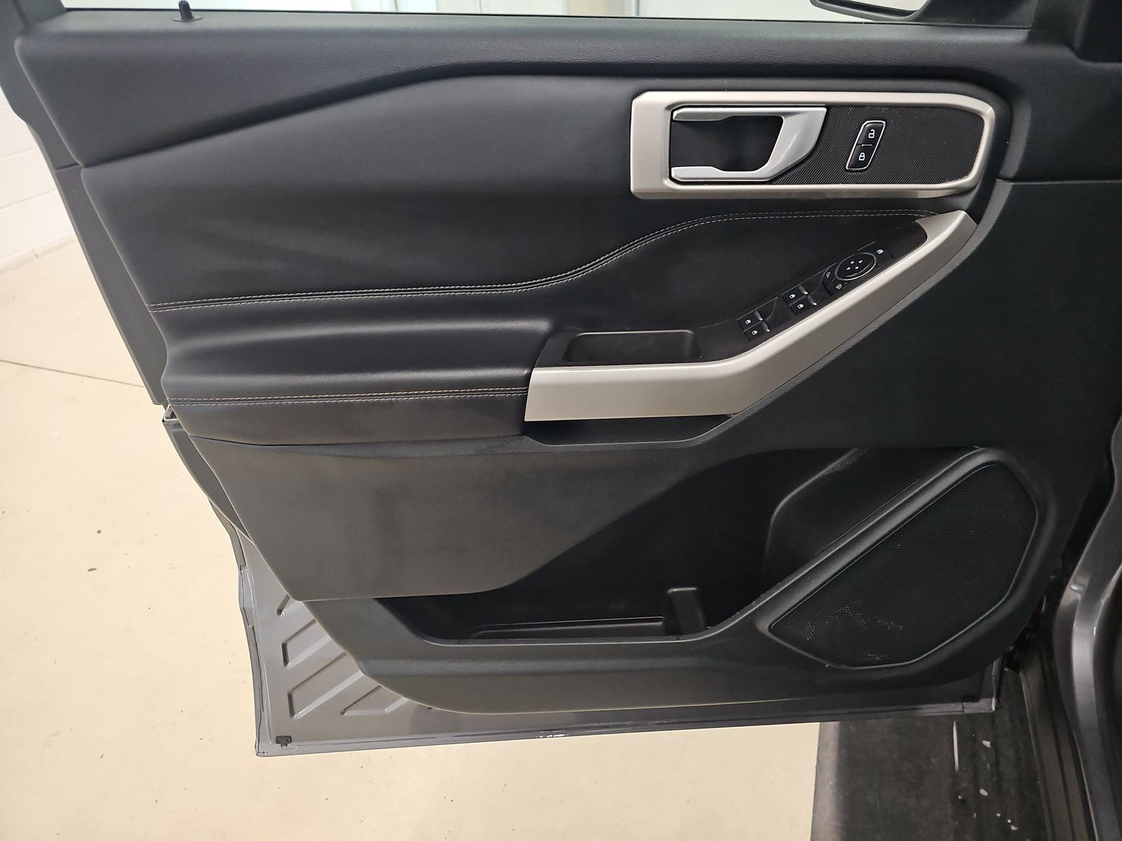 FORD EXPLORER - 10
