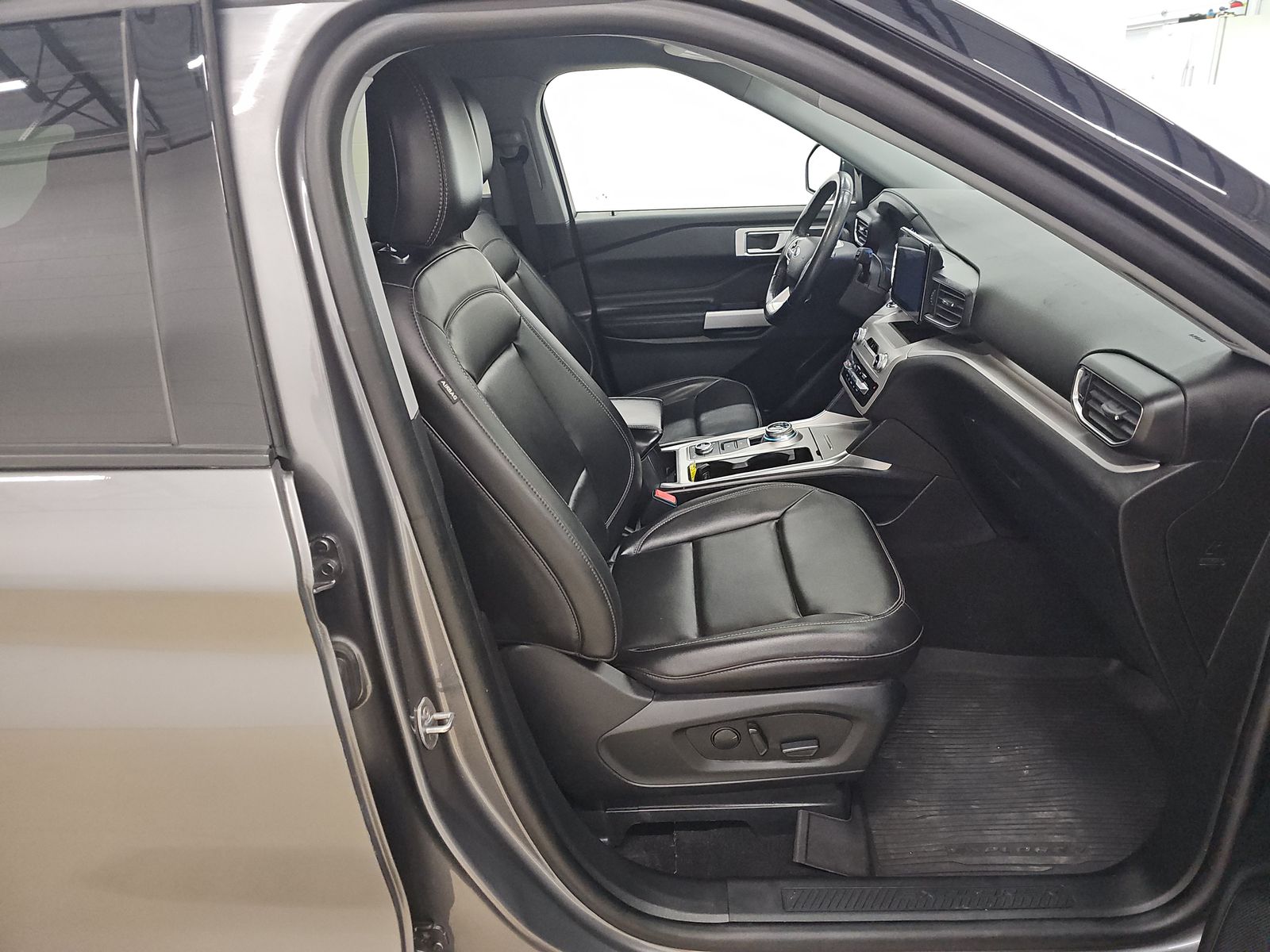 FORD EXPLORER - 9
