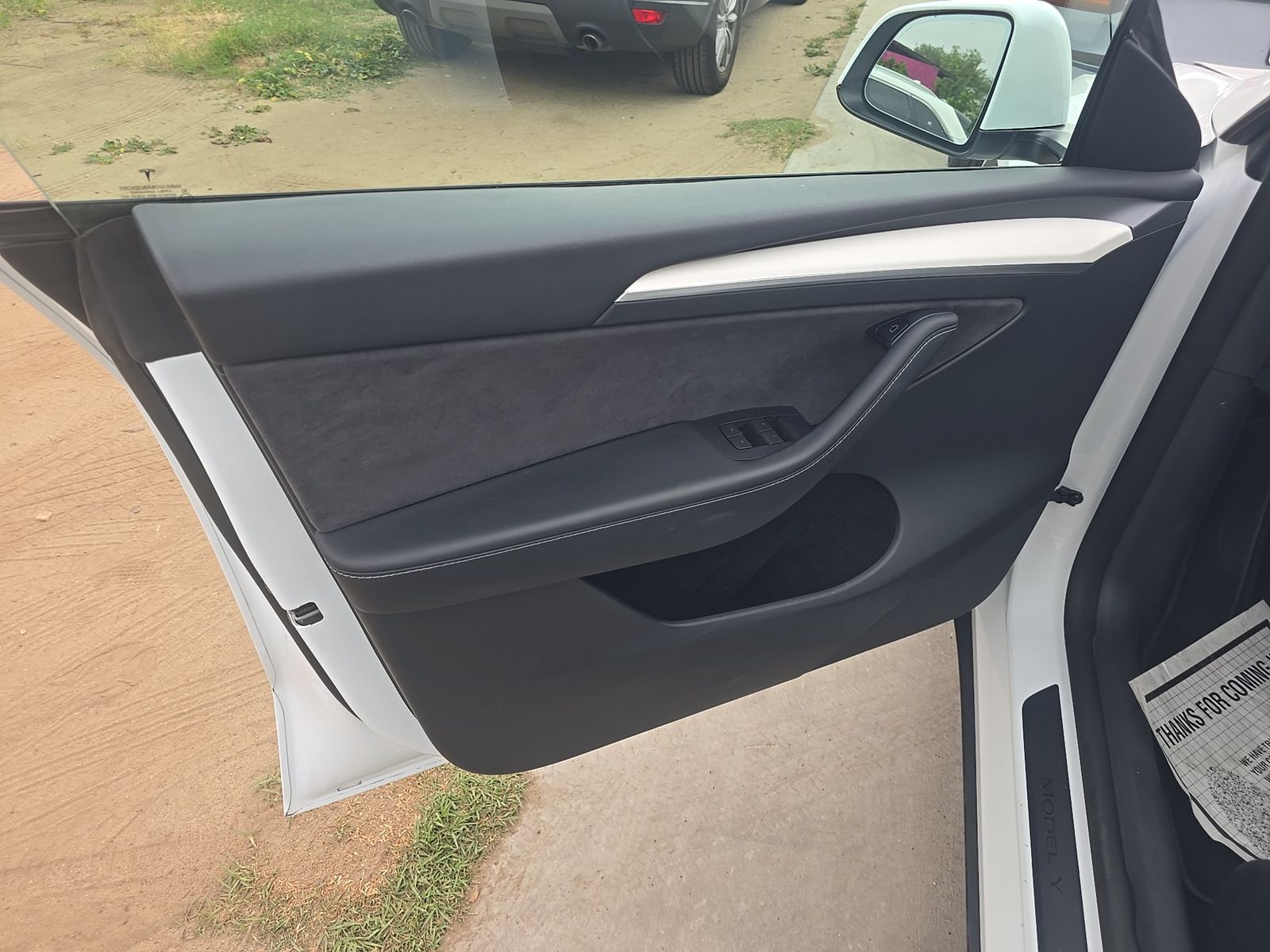 TESLA MODEL Y - 10
