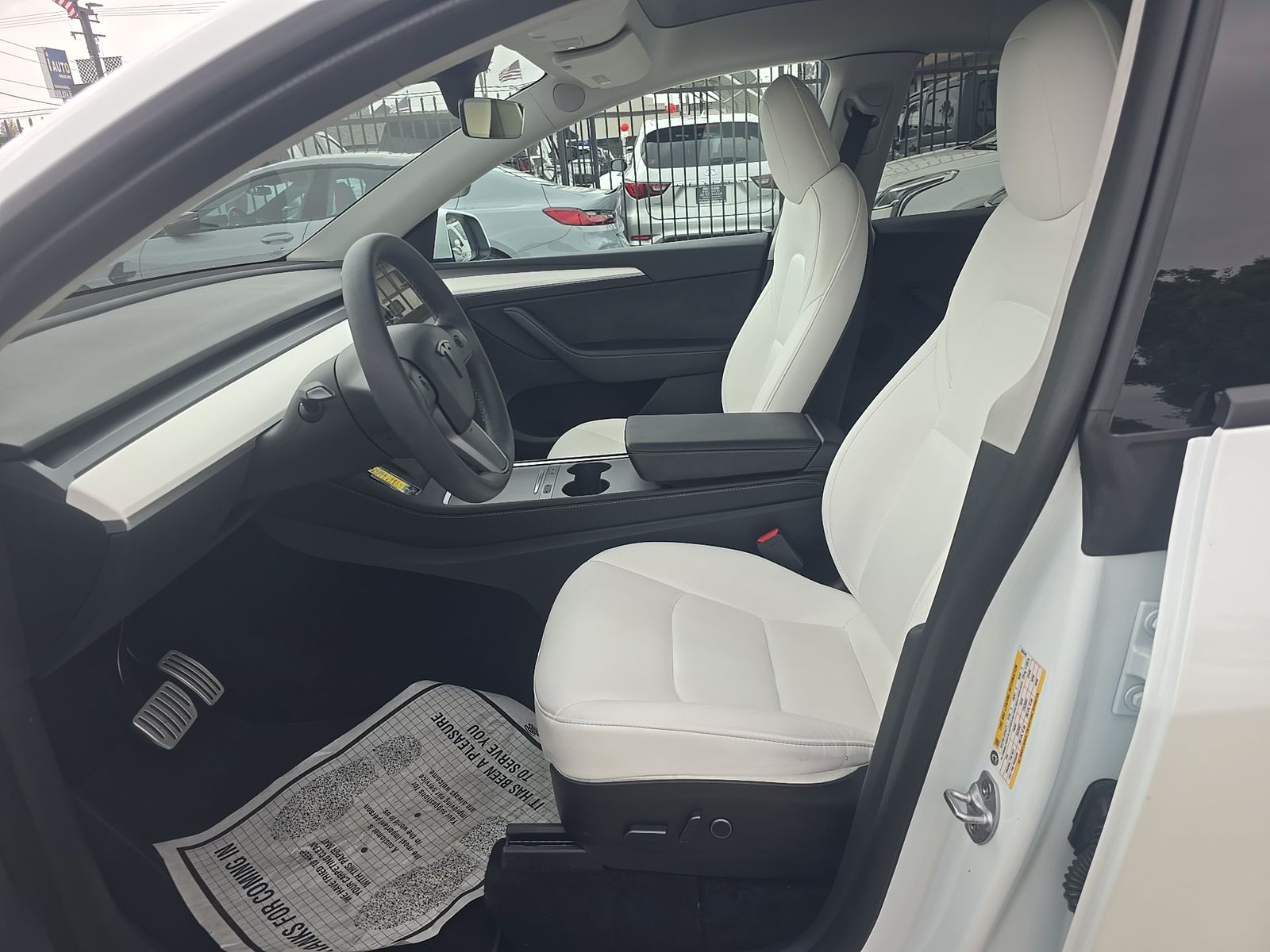 TESLA MODEL Y - 8