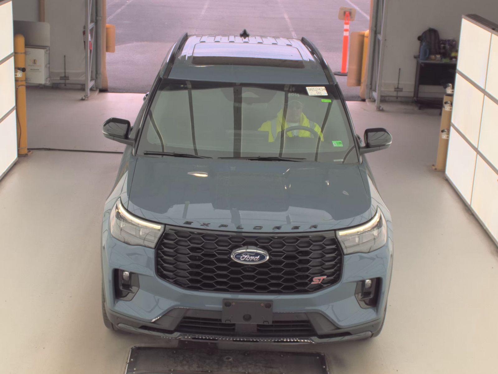 FORD EXPLORER - 3