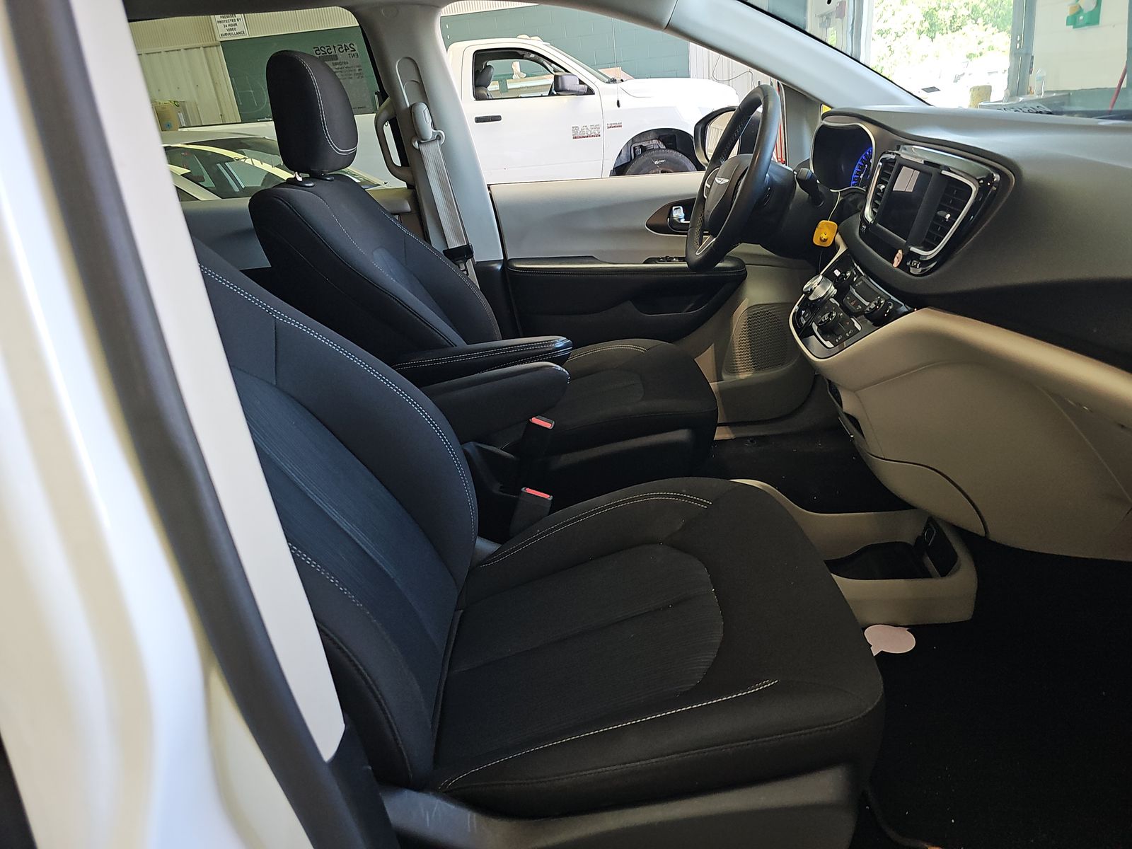 CHRYSLER VOYAGER - 9