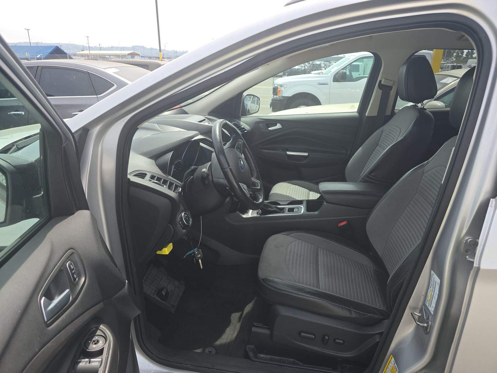 FORD ESCAPE - 8