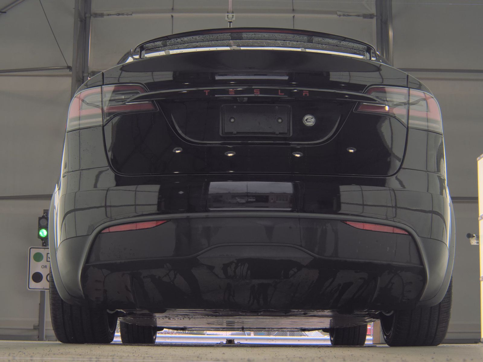 TESLA MODEL X - 8