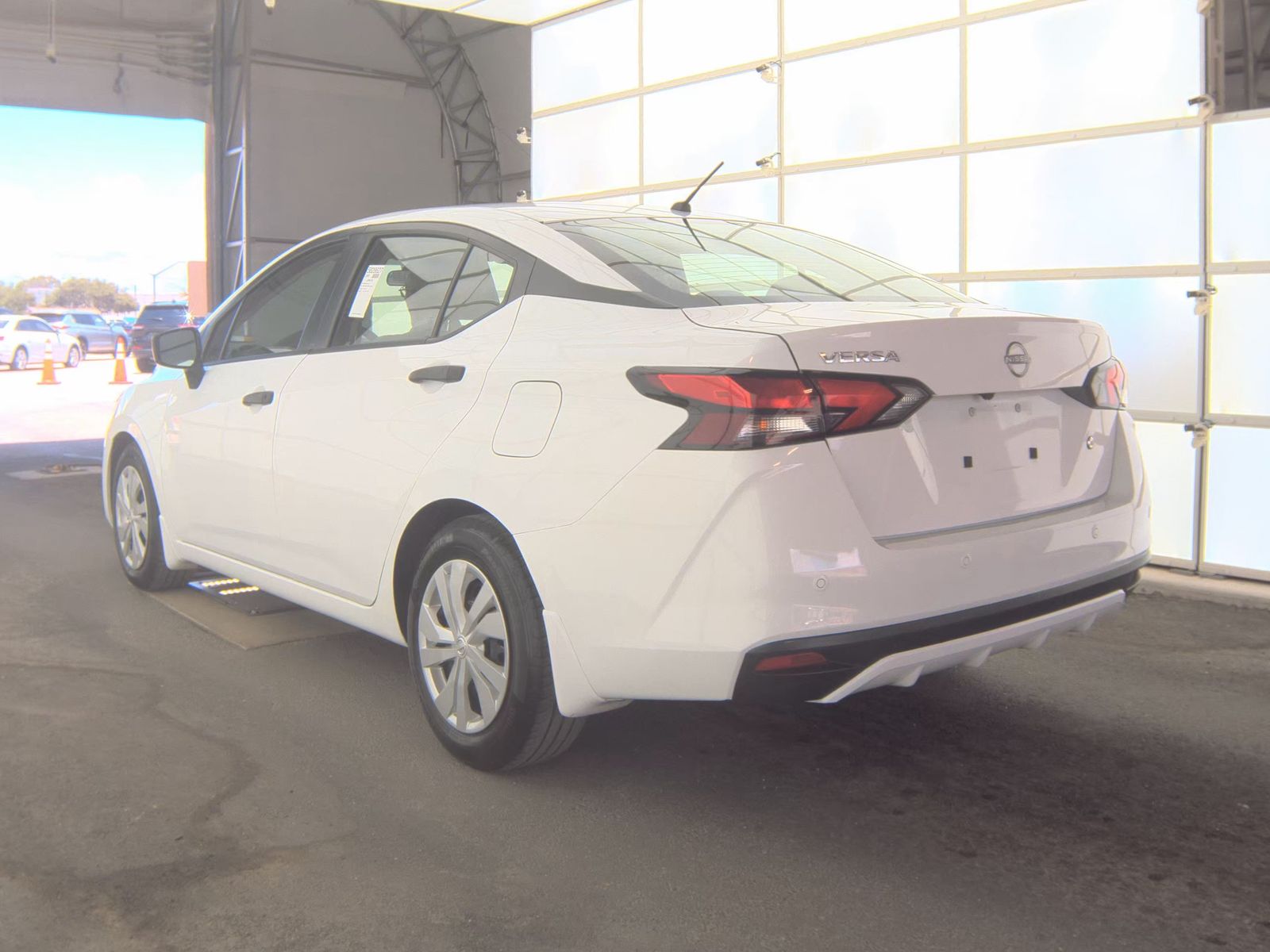 NISSAN VERSA - 9