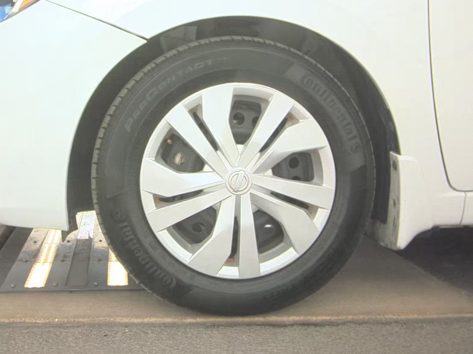 NISSAN VERSA - 10