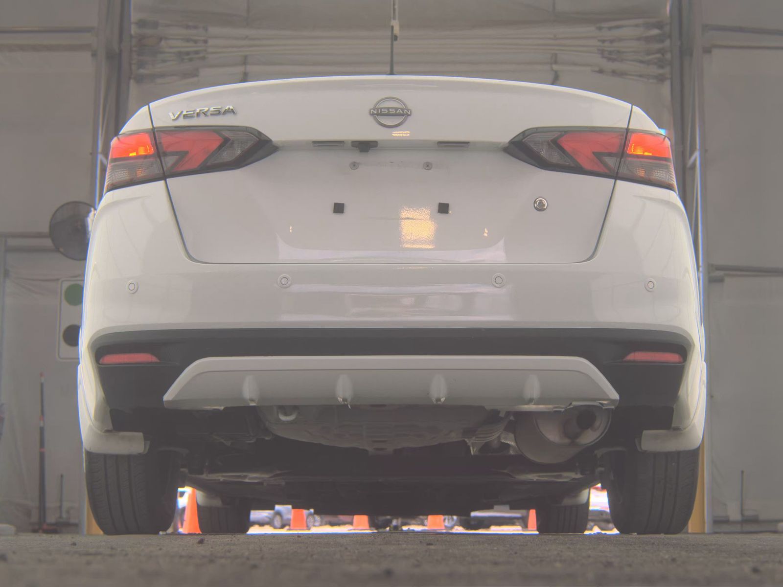 NISSAN VERSA - 8