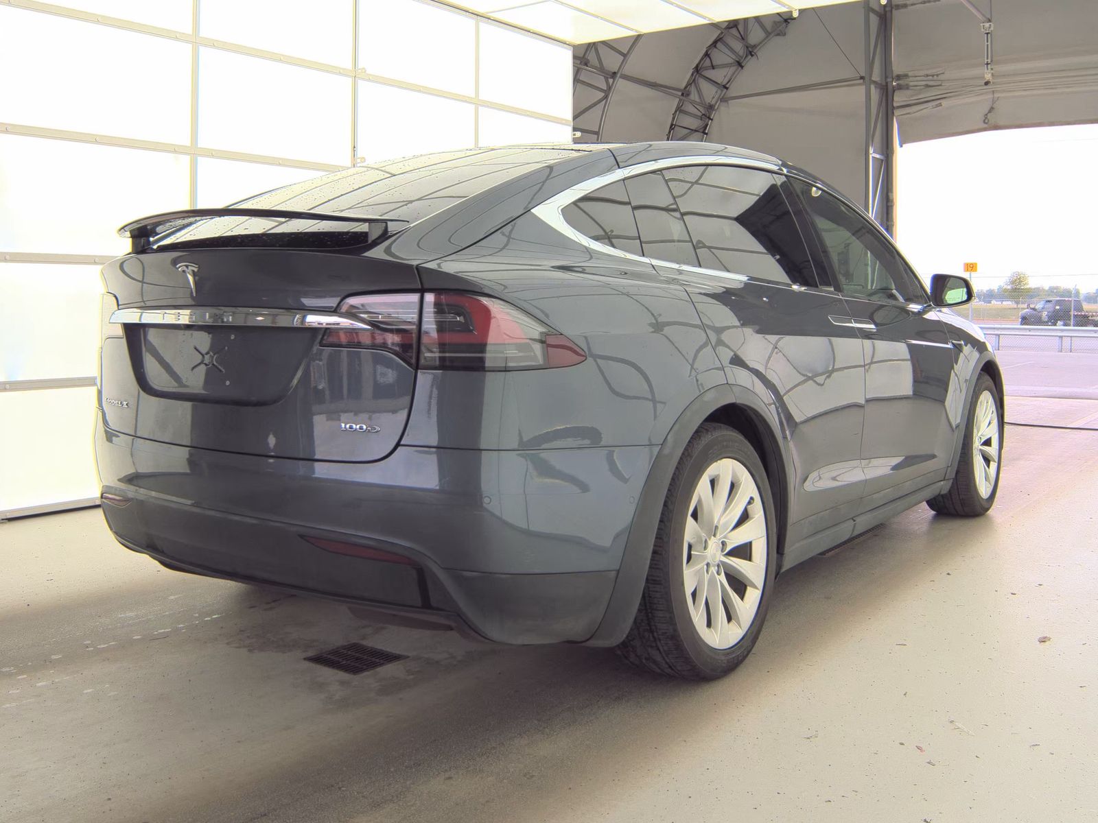 TESLA MODEL X - 6
