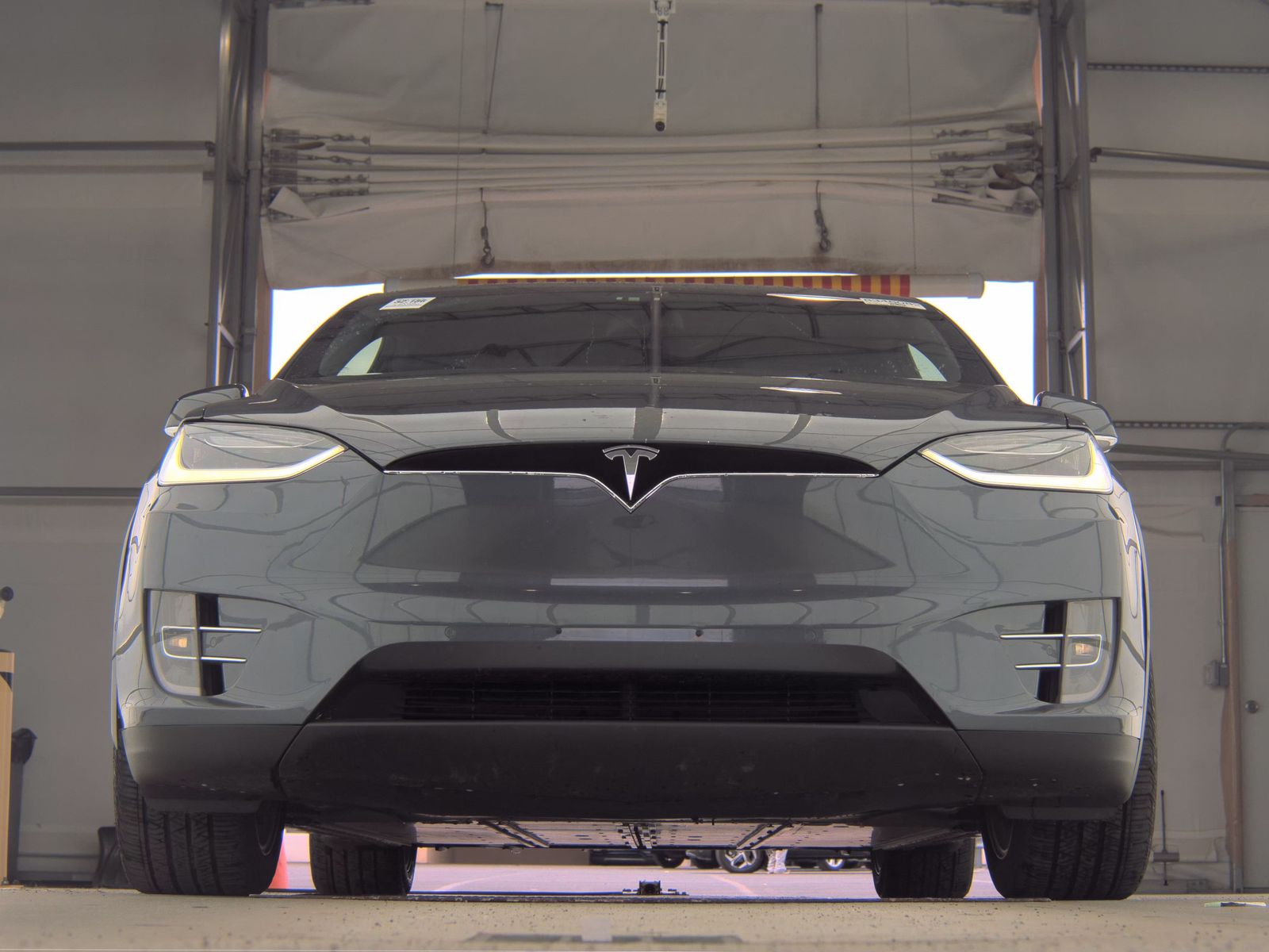 TESLA MODEL X - 4
