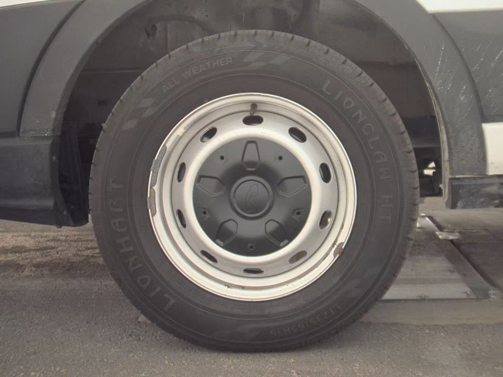 FORD TRANSIT 250 - 10