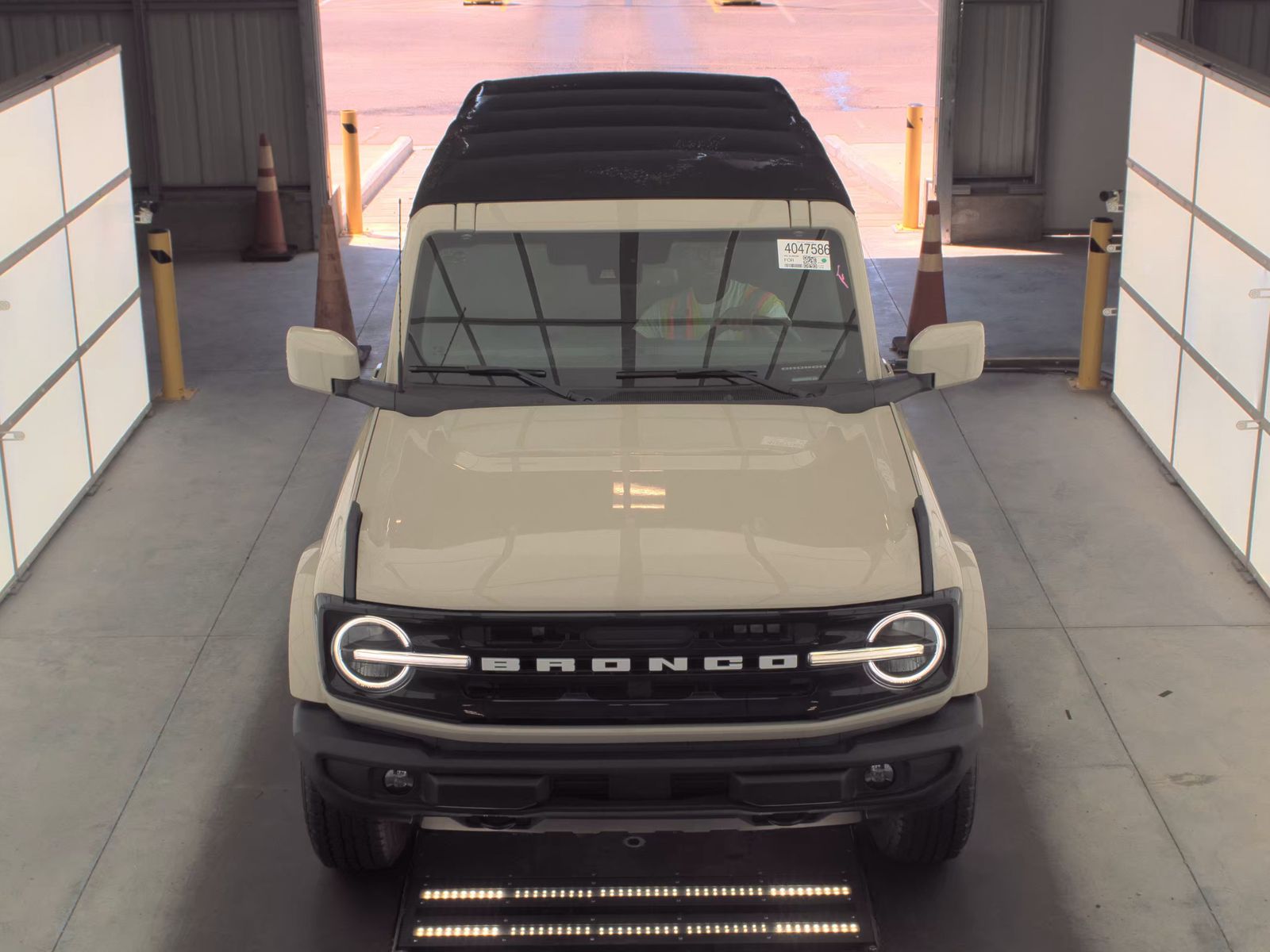 FORD BRONCO - 3