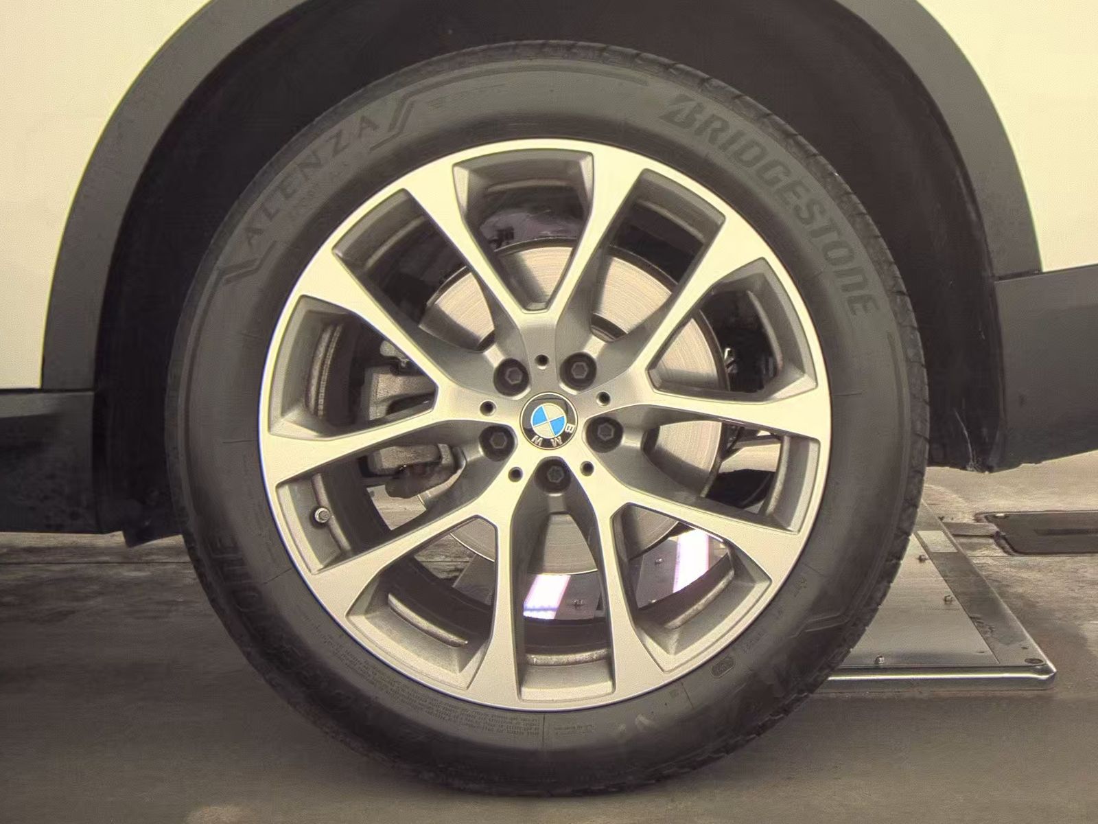 2025 BMW X5 xDrive40i AWD