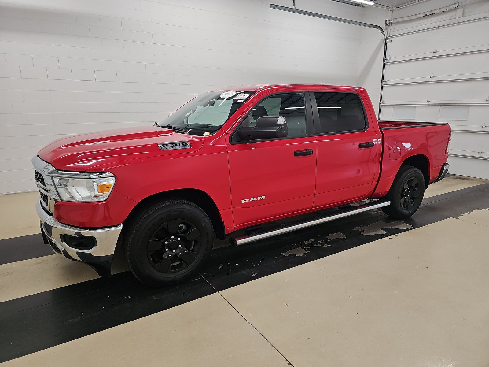 2023 RAM 1500 Big Horn/Lone Star 4x4 Crew Cab 5'7's photo