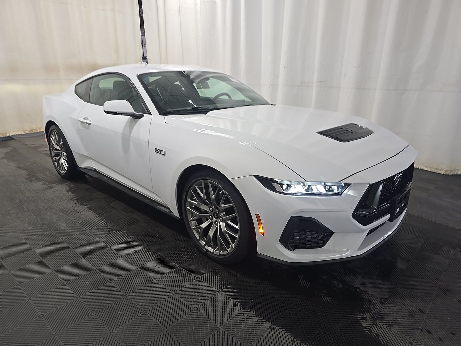 FORD MUSTANG - 4