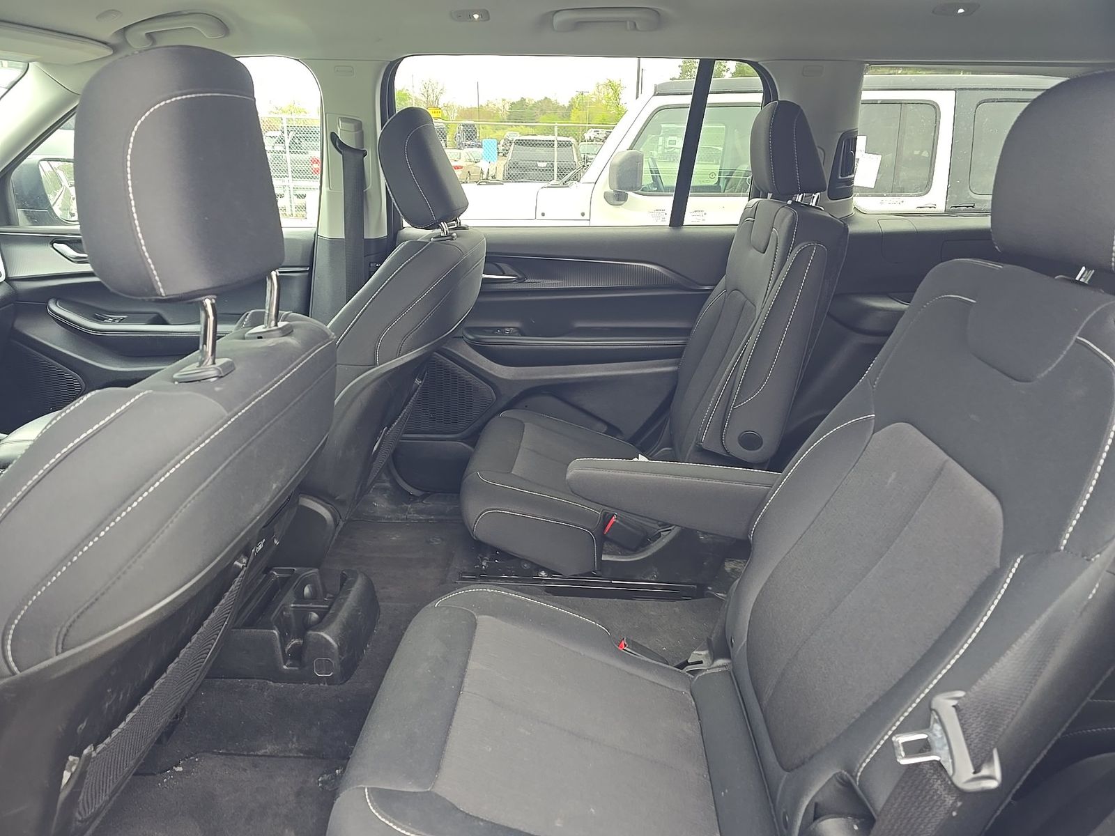 2023 Jeep Grand Cherokee L Laredo AWD