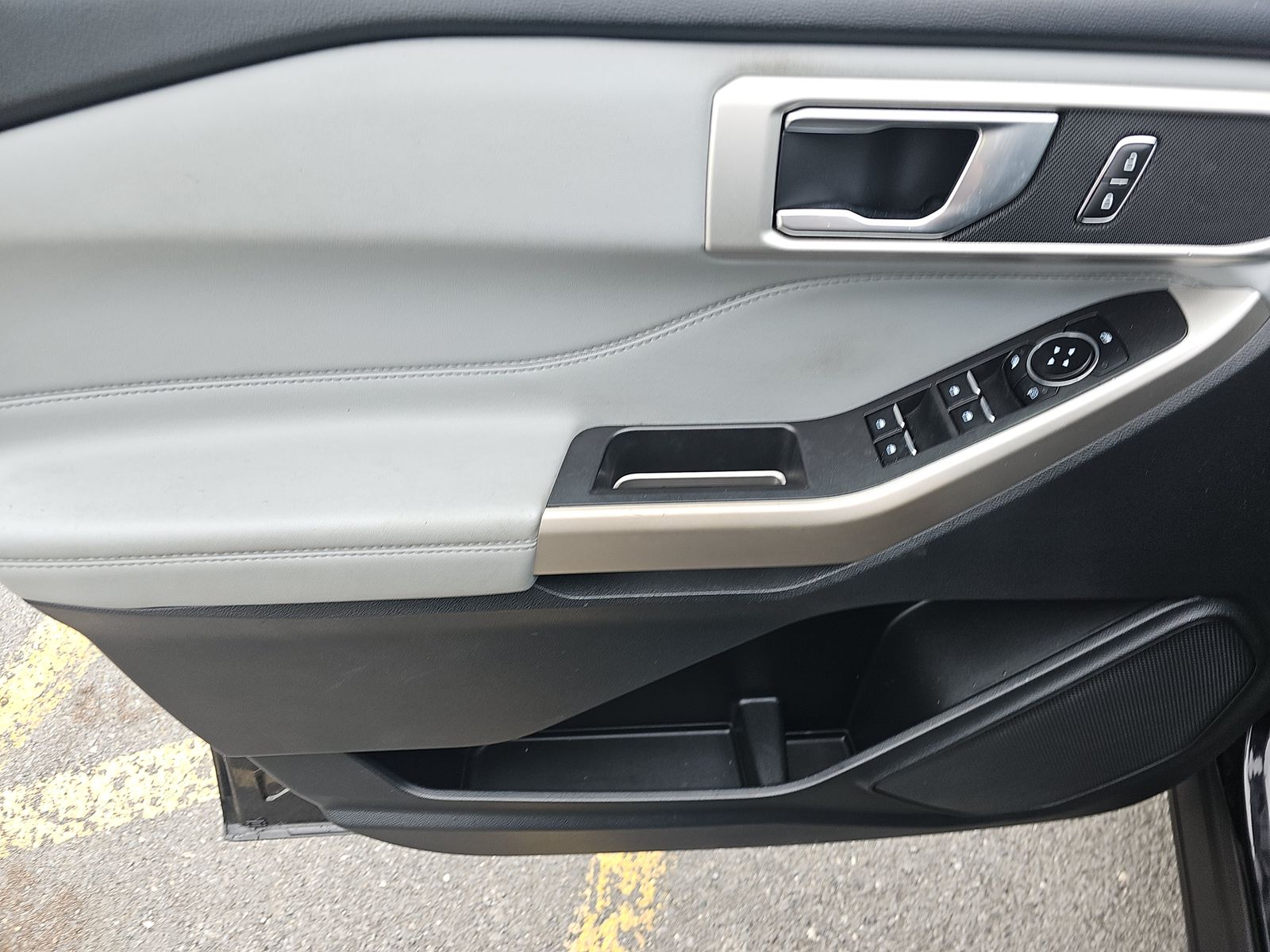 FORD EXPLORER - 10