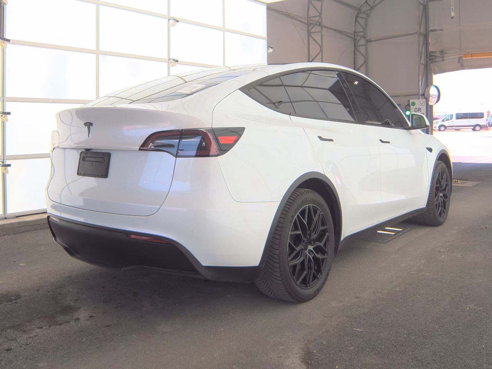 TESLA MODEL Y - 6