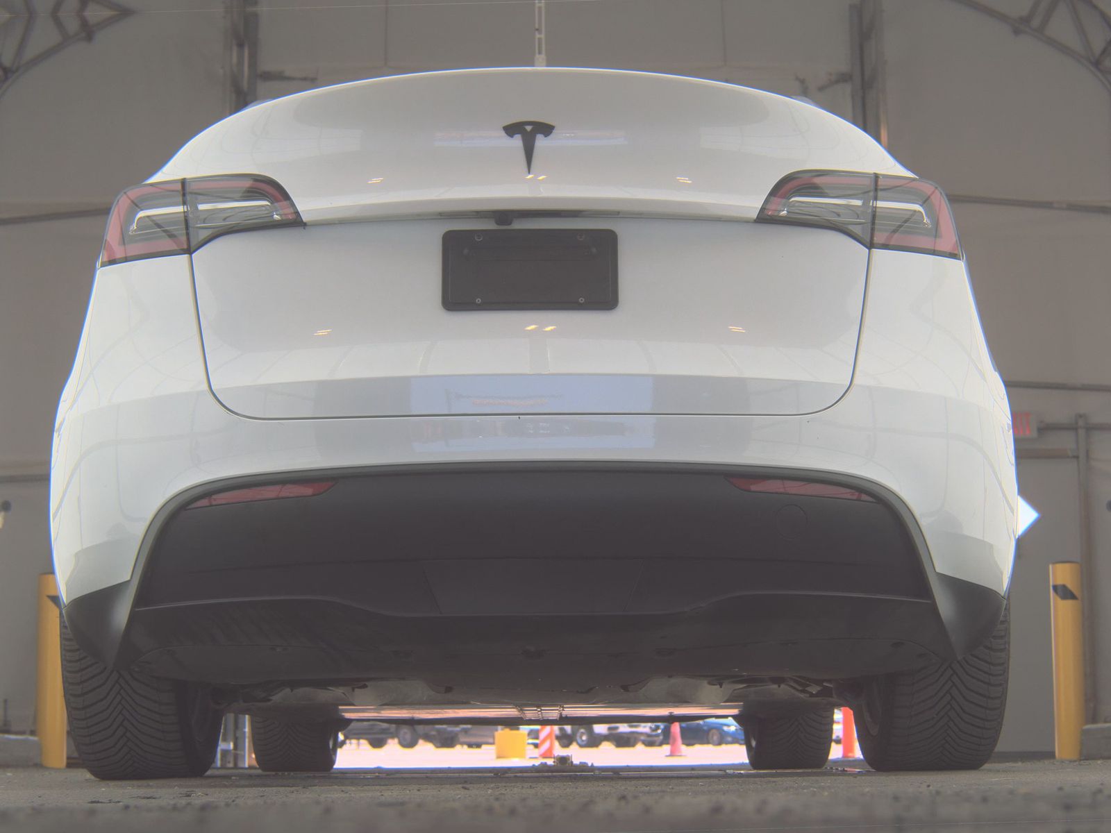 TESLA MODEL Y - 8
