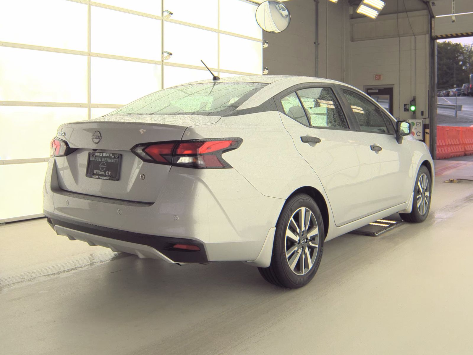 NISSAN VERSA - 6