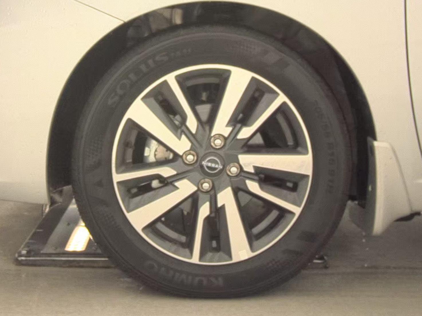 NISSAN VERSA - 10