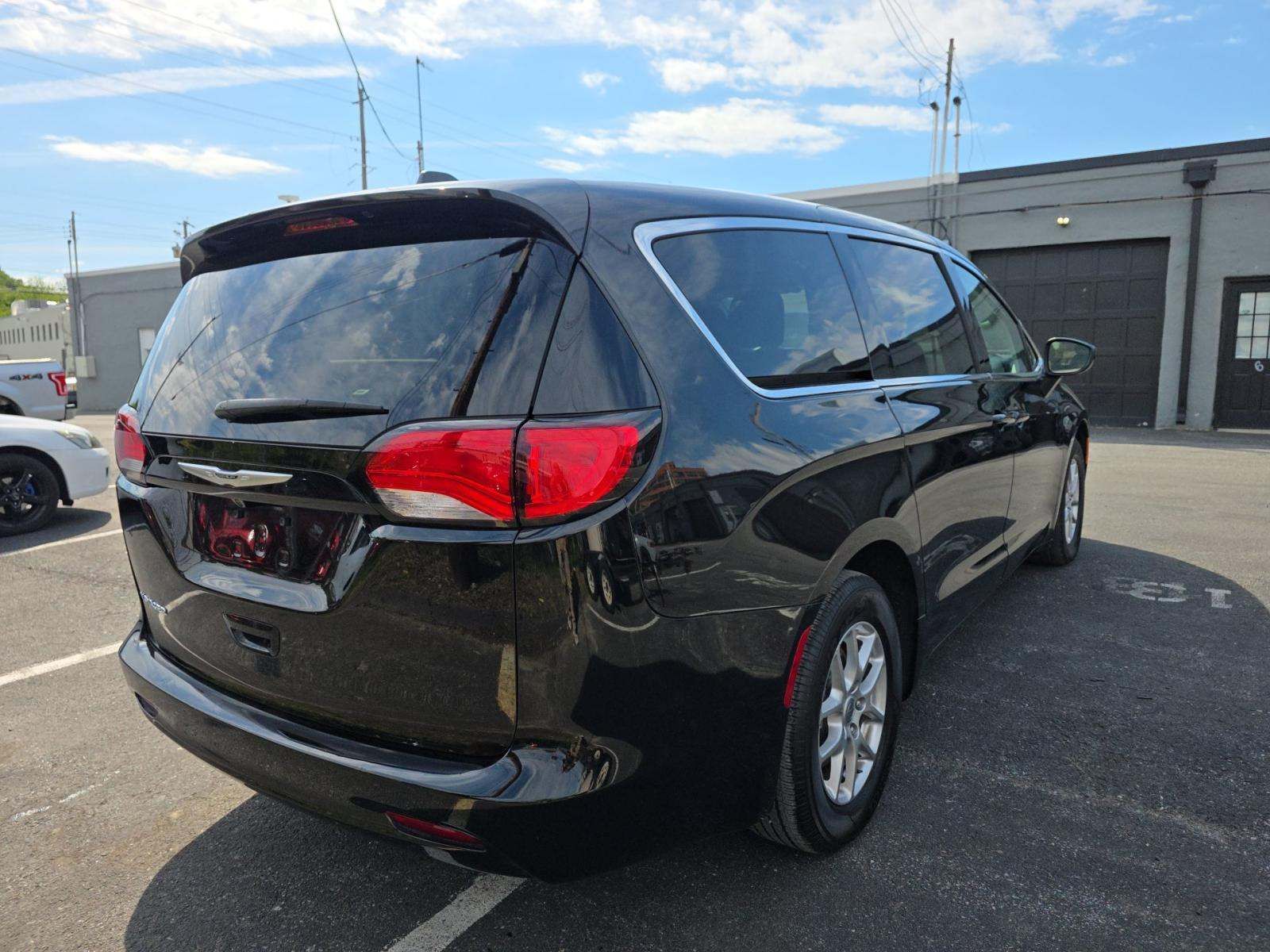 CHRYSLER VOYAGER - 3