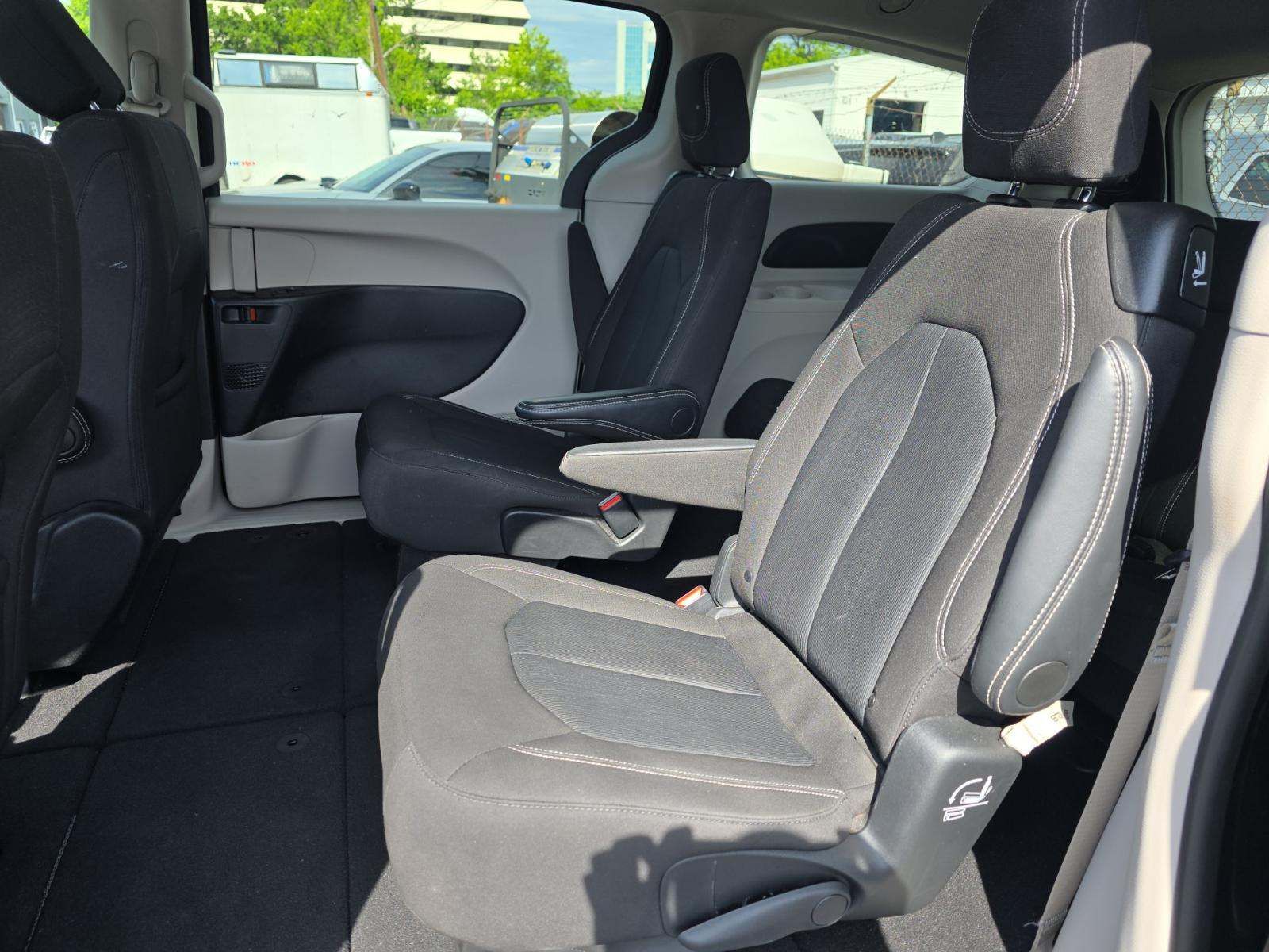 CHRYSLER VOYAGER - 8