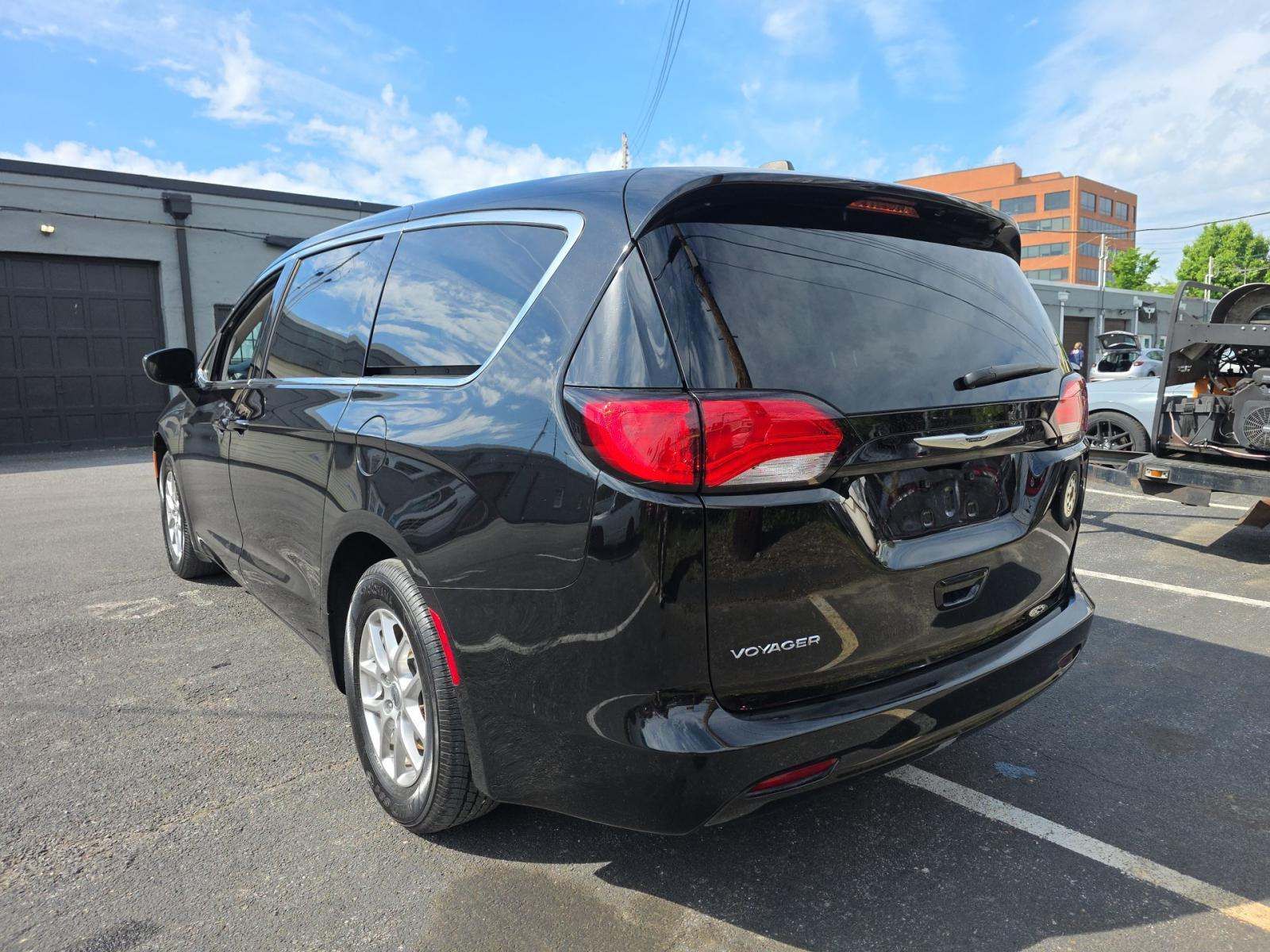 CHRYSLER VOYAGER - 4