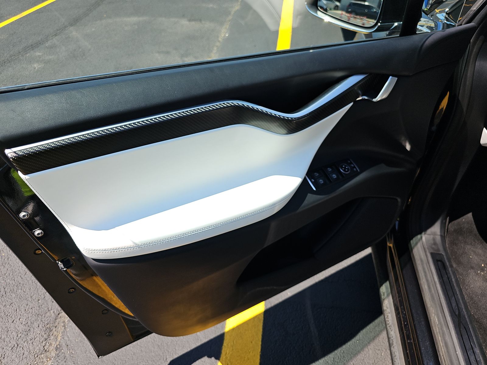 TESLA MODEL X - 10