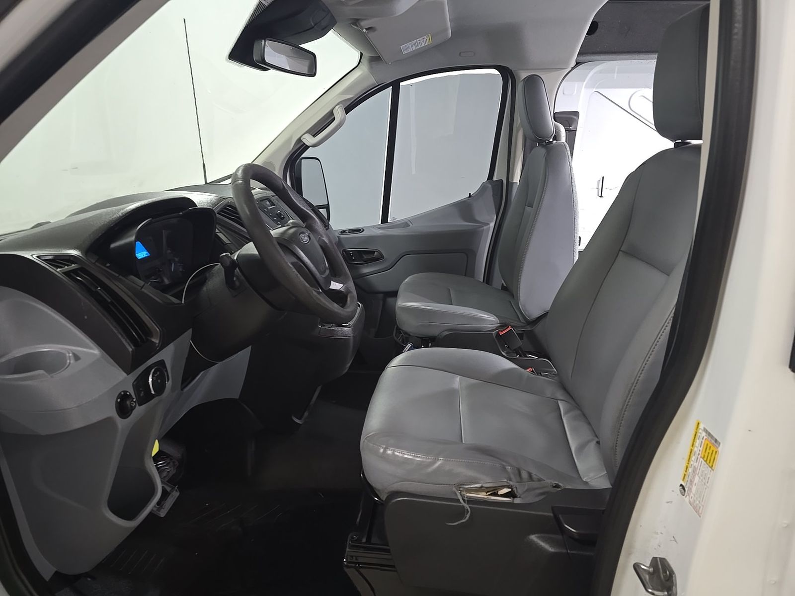 FORD TRANSIT 250 - 8
