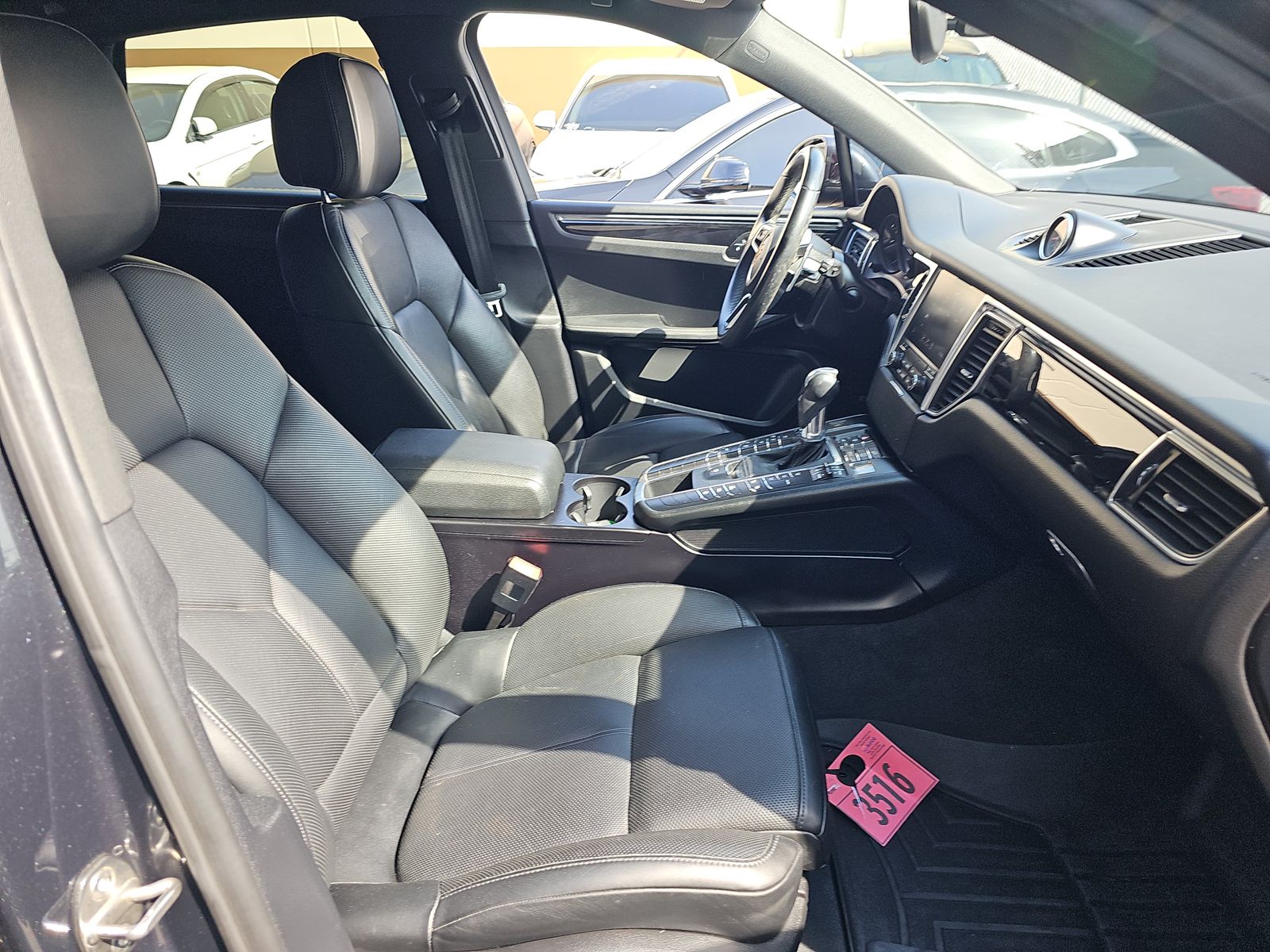 PORSCHE MACAN - 9
