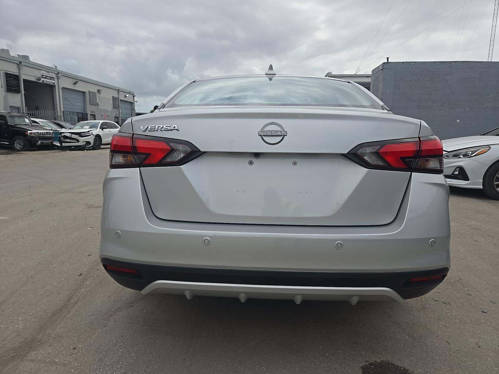 NISSAN VERSA - 3