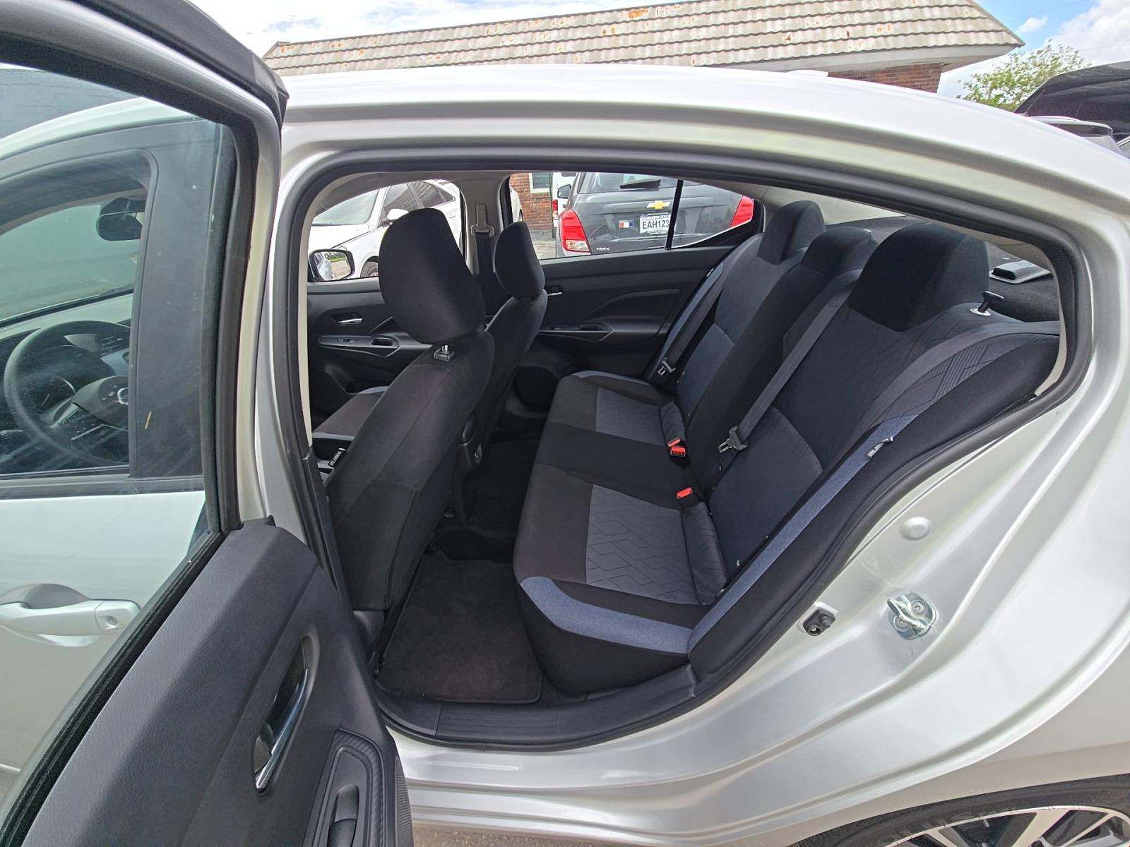 NISSAN VERSA - 8